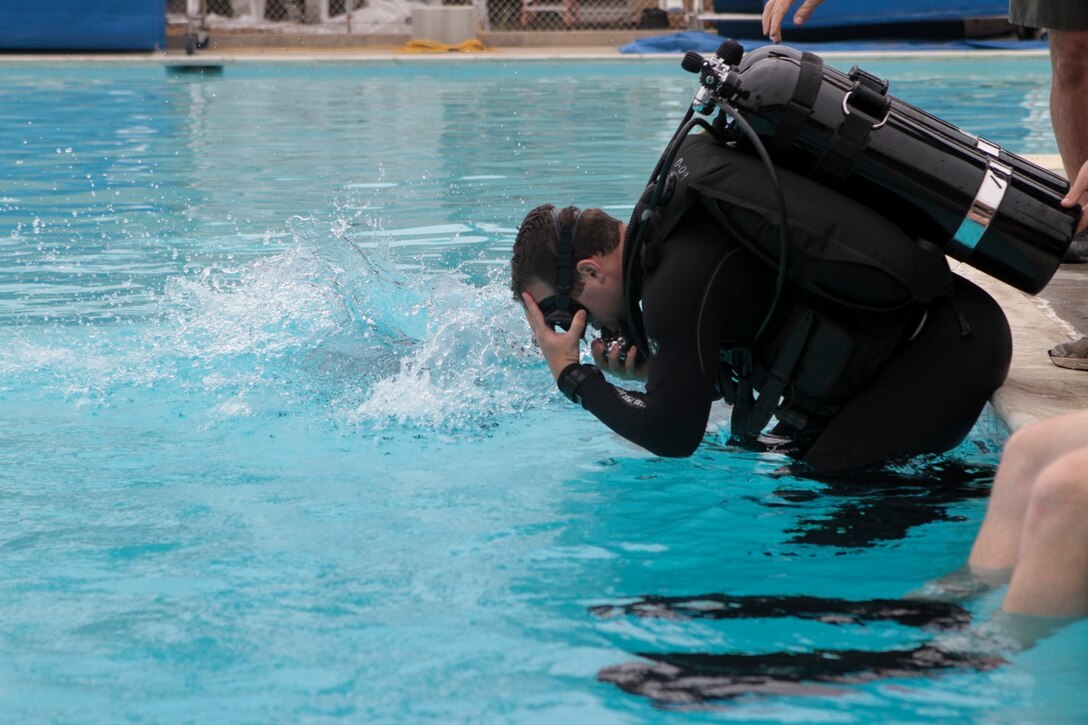 Marines and Sailors Qualify as Dive Supervisors