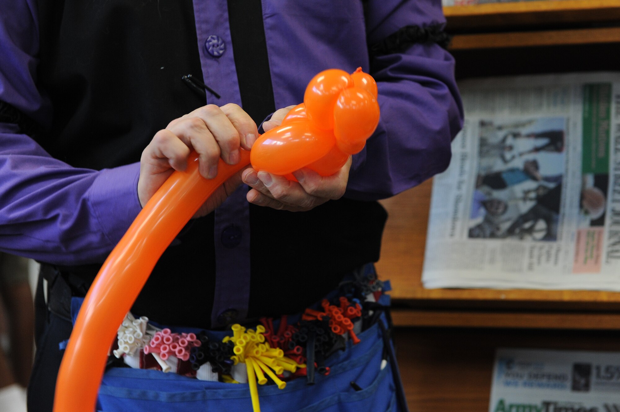 Sterling Dare, entertainer, creates a balloon creation during the Read to the Rhythm Summer Reading Program kick-off event at the library at Scott Air Force Base, Illinois. During the event, members of Team Scott were encouraged to have fun reading throughout the summer. (U.S. Air Force photo by Senior Airman Sarah Hall-Kirchner/Released)