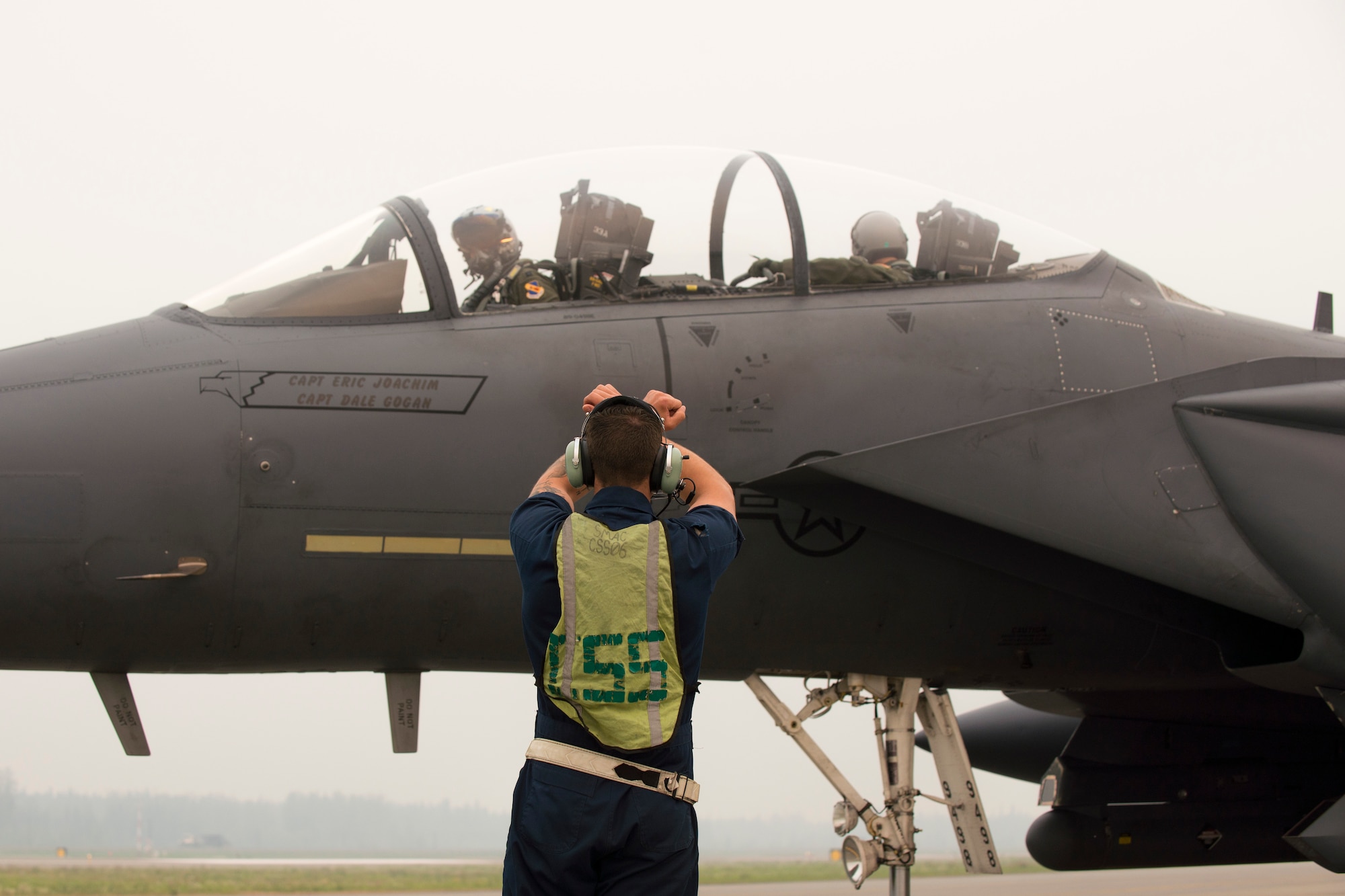 U.S. Air Force Senior Airman Caleb Ross, a 4th Fighter Wing crew chief, signals to an F-15E Strike Eagle pilot assigned to the 4th Fighter Wing, Seymour Johnson Air Force Base, N.C., June 23, 2015, during Exercise Northern Edge, at Eielson Air Force Base, Alaska. Northern Edge 2015 is Alaska’s premier joint training exercise designed to practice operations, techniques and procedures as well as enhance interoperability among the services. Thousands of participants from all the services, including active duty, reserve and National Guard units are involved. (U.S. Air Force photo by 1st Lt. Elias Zani/Released)
