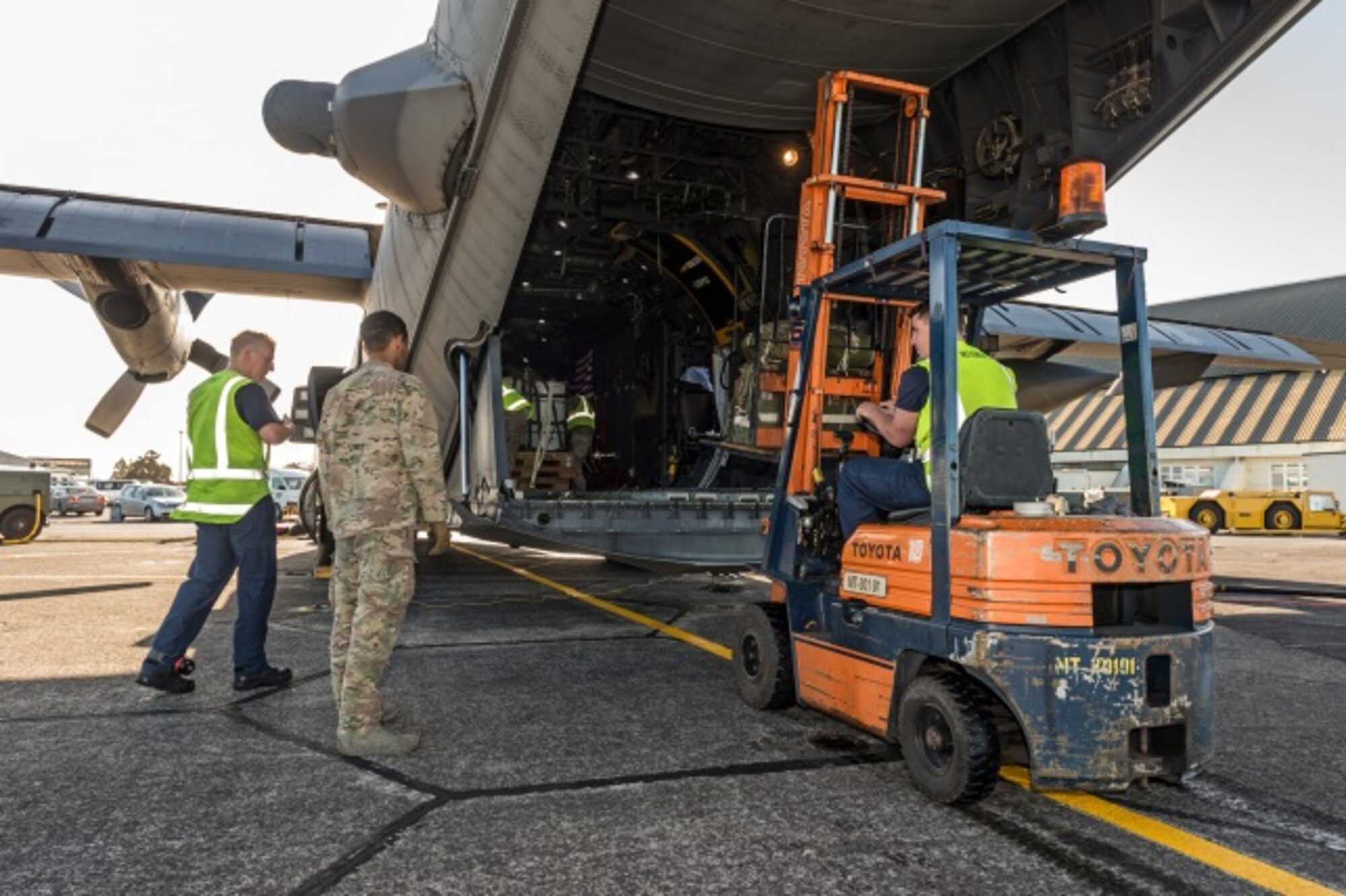 U.S. Air Force and New Zealand military personnel load a pallet onto a 1st Special Operations Squadron MC-130H Combat Talon II aircraft at Whenuapai, New Zealand, June 22, 2015 during Exercise Flash Lantern Net.   Members from the 353rd Special Operations Group and the Royal New Zealand Air Force and Army are participating in Exercise Flash Lantern Net June 18-27 at Royal New Zealand Air Force Base Auckland in New Zealand.  (New Zealand Defense Force photo by Roderick Mackenzie)
