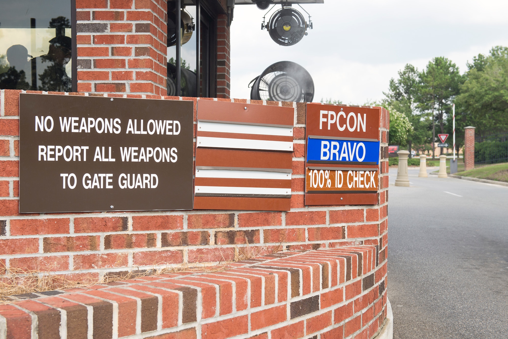 A force protection sign displays a BRAVO security level at the north gate June 24, 2015, at Moody Air Force Base, Ga. U.S. Military installations increased security levels in response to global threats. (U.S. Air Force photo by Airman Greg Nash/Released) 