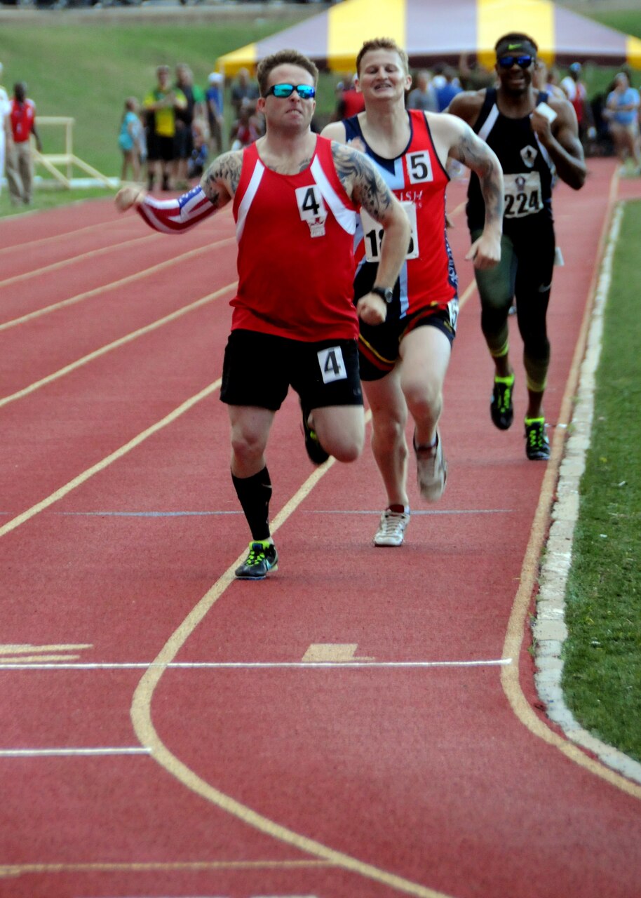 Marine Corps Reserve Staff Sgt. Richard Delarosa-Buglewicz pushes ahead of the pack to finish first in his heat in the men's open 800-meter track event during the 2015 DoD Warrior Games at Marine Corps Base Quantico, Va., June 23, 2015. Delarosa-Buglewicz went on to win silver in the event. DoD photo by Shannon Collins