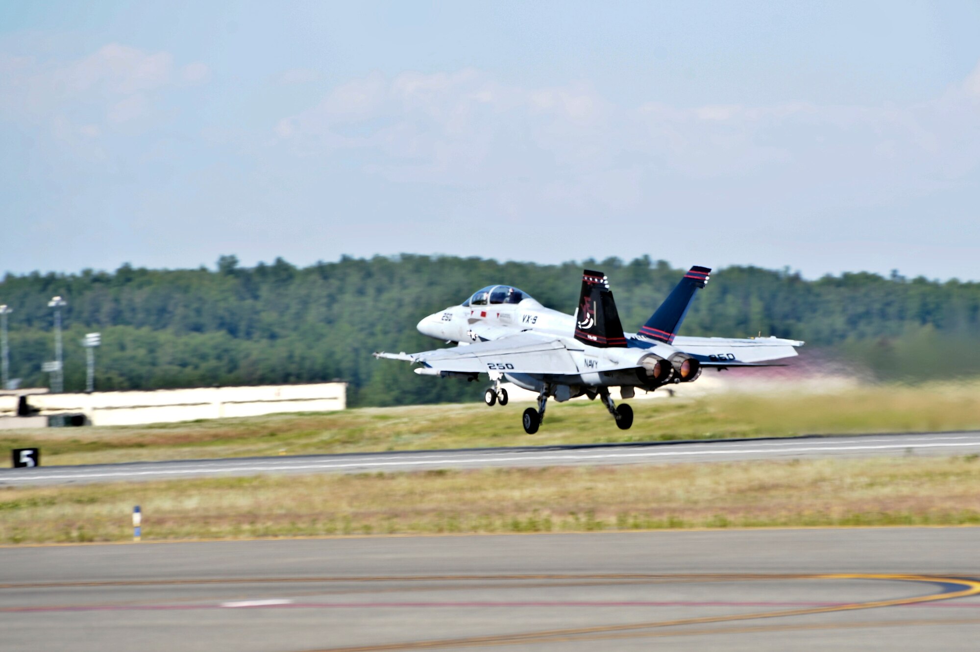 A U.S. Navy F/A-18F Super Hornet from the Strike Fighter Squadron (VFA) 154, Lemoore, California, returns from a mission during Exercise Northern Edge 15 from Joint Base Elmendorf-Richardson, Alaska, June 17, 2015. Northern Edge 2015 is Alaska’s premier joint training exercise designed to practice operations, techniques and procedures as well as enhance interoperability among the services. Thousands of participants from all services, from active duty, Reserve and National Guard units, are involved. (U.S. Air Force photo by Staff Sgt. William Banton/Released)‪