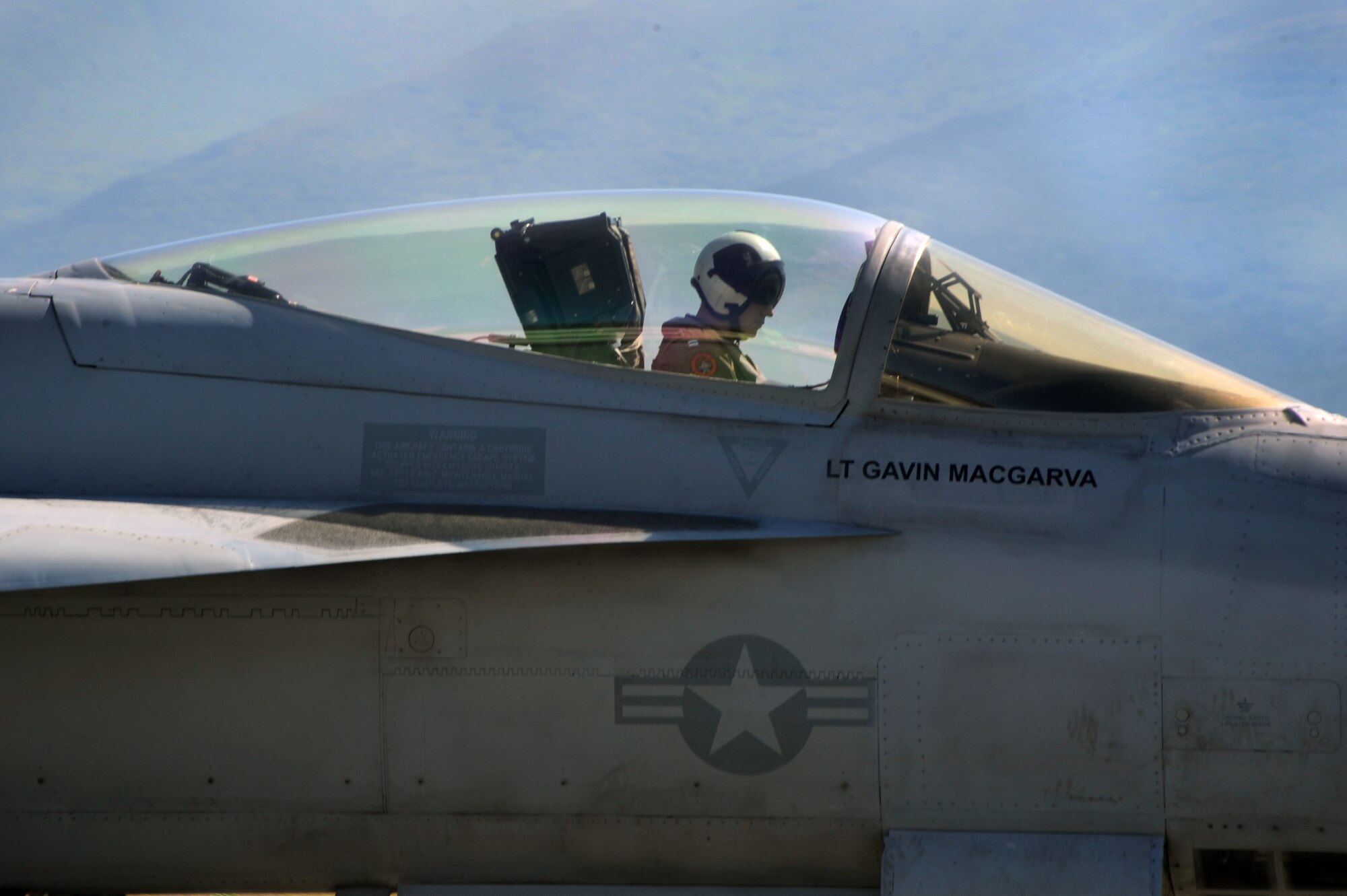 A U.S. Navy F/A-18E Super Hornet taxis after returning from a mission, during Exercise Northern Edge at Joint Base Elmendorf-Richardson, Alaska, June 18, 2015. Northern Edge 15 is Alaska’s premier joint training exercise designed to practice operations, techniques and procedures as well as enhance interoperability among the services. Thousands of participants from all services, from active duty, Reserve and National Guard units, are involved. (U.S. Air Force photo by Staff Sgt. William Banton/Released)‪