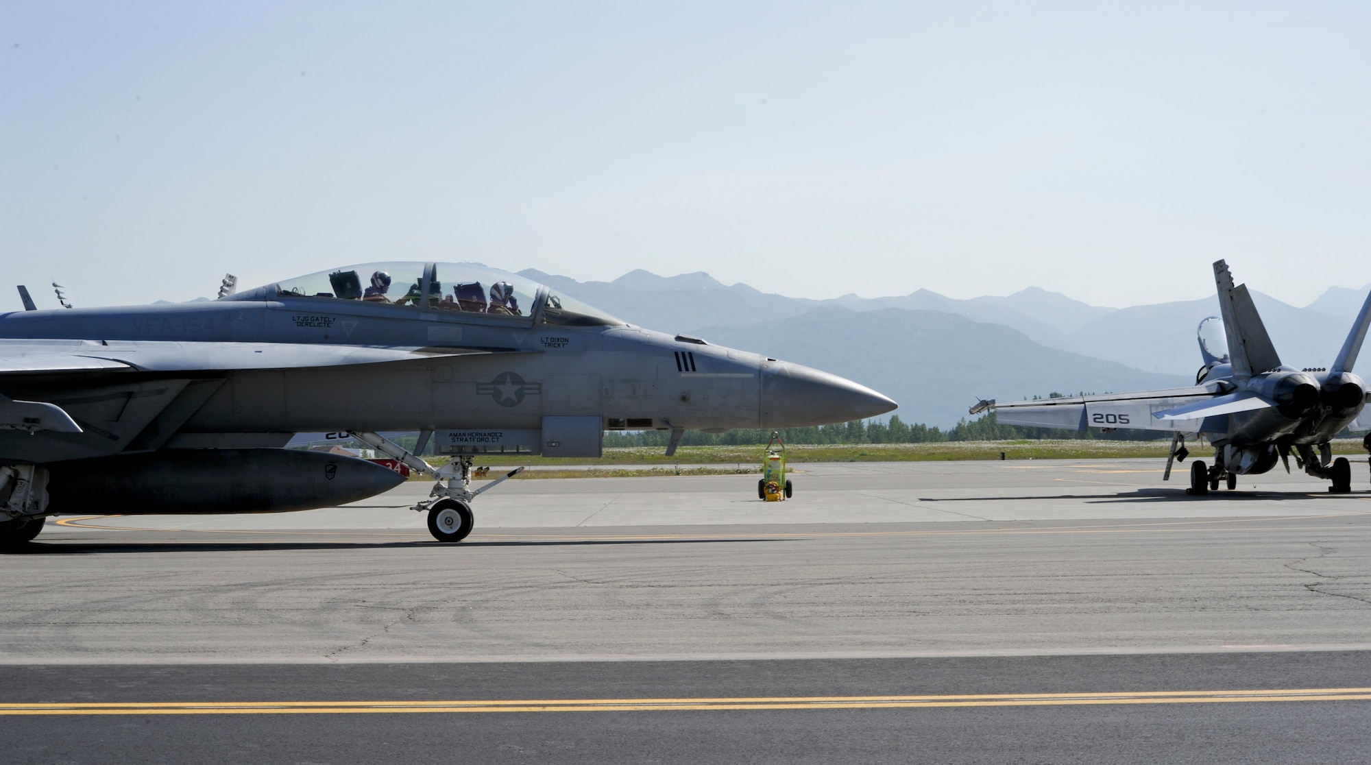 A U.S. Navy F/A-18F Super Hornet taxis after returning from a mission, during Exercise Northern Edge at Joint Base Elmendorf-Richardson, Alaska, June 18, 2015. Northern Edge 15 is Alaska’s premier joint training exercise designed to practice operations, techniques and procedures as well as enhance interoperability among the services. Thousands of participants from all services, from active duty, Reserve and National Guard units, are involved. (U.S. Air Force photo by Staff Sgt. William Banton/Released)‪