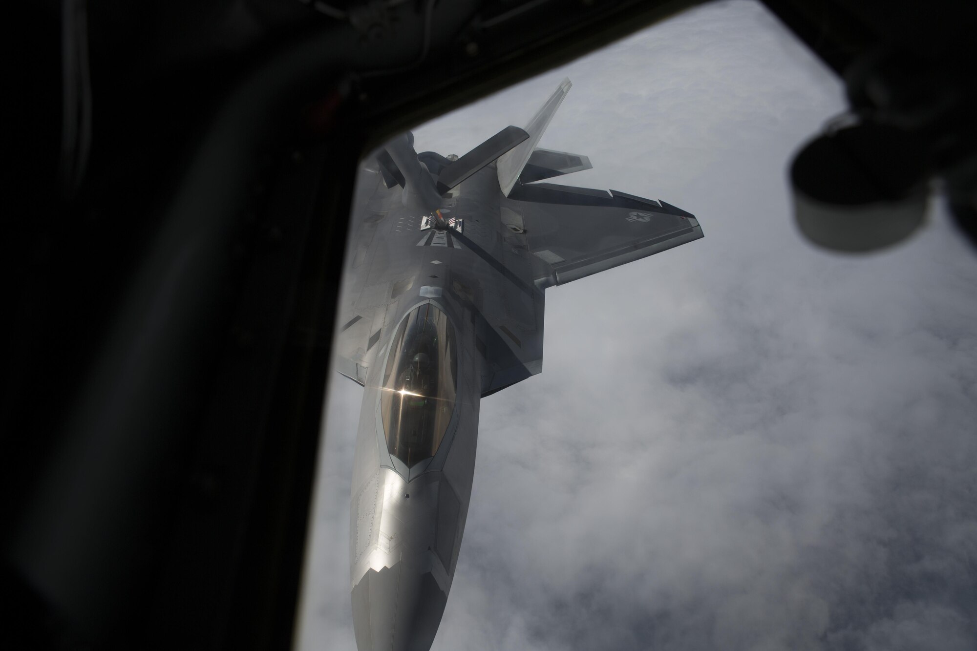 An F-22 Raptor refuels from a KC-135 Stratotanker from the 909th Air Refueling Squadron during Exercise Northern Edge, June 25, 2015. Northern Edge 2015 is Alaska’s premier joint training exercise designed to practice operations, tactics, techniques and procedures as well as enhance interoperability among the services. Thousands of Airmen, Soldiers, Sailors, Marines and Coast Guardsmen from active duty, reserve and National Guard units, including tankers from the 18th Air Refueling Wing out of Kadena Air Force Base, Okinawa, Japan, are involved. (U.S. Marine Corps photo by Cpl. Thor J. Larson/Released)
