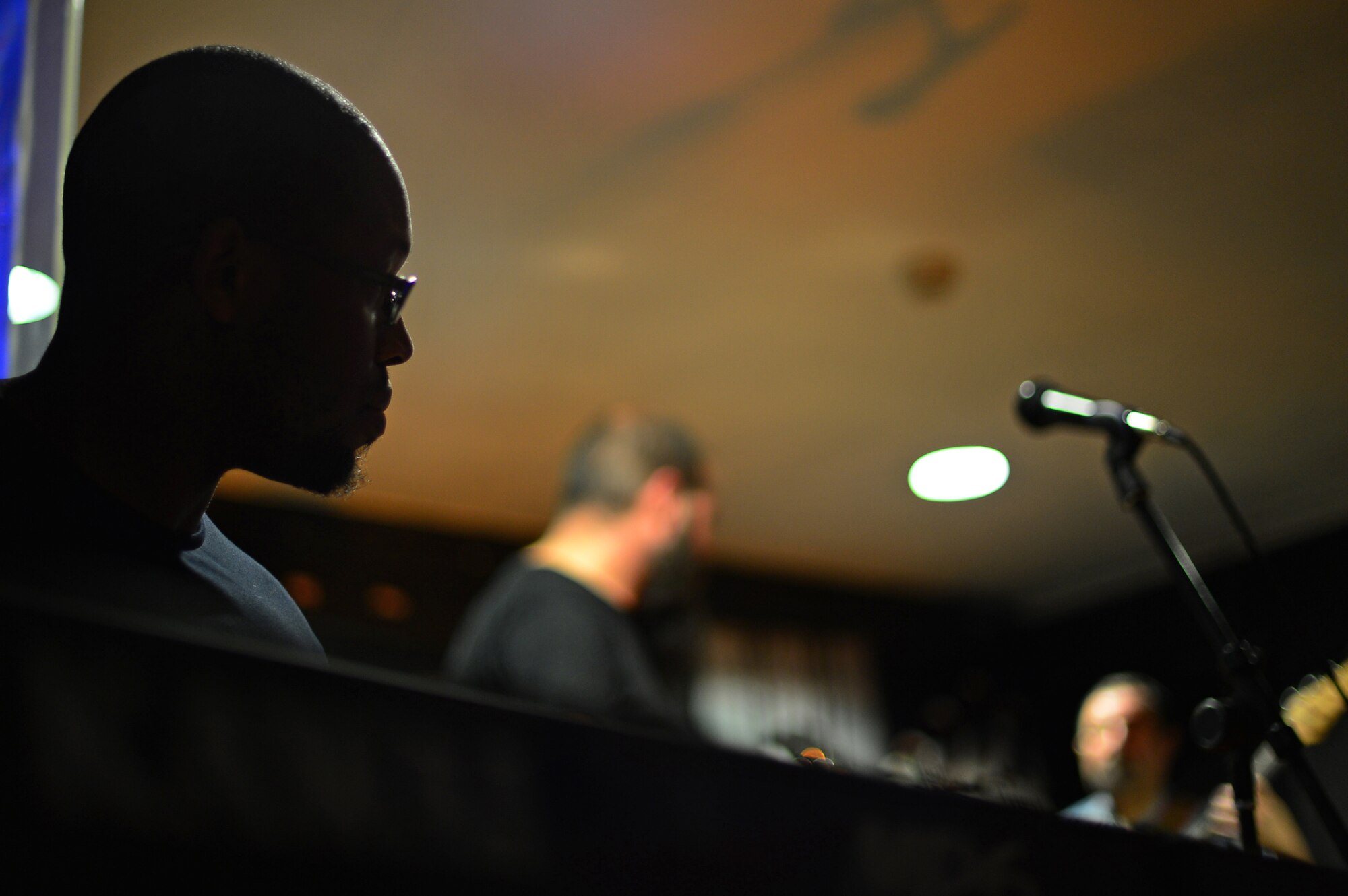 Musicians perform during Electric Avenue’s Open Mic Jam Night at Royal Air Force Lakenheath, England, June 17, 2015. The event is held to encourage base personnel of all ages to perform with other local artists, providing an opportunity for Airmen to showcase their skills through vocal and musical outlets. (U.S. Air Force photo by Senior Airman Erin O’Shea/Released)