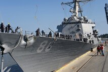 A crew member of the U.S. Navy's USS Shoup (DDG 86) throws a mooring line to a longshoreman at the Port of Anchorage, Alaska, June 24, 2015. The Shoup is one of three U.S. Navy destroyers participating in Exercise Northern Edge out of the Gulf of Alaska. Thousands of service members from all the branch services including active duty, Reserve and National Guard units participated. (U.S. Navy photo by Chief Mass Communication Specialist Larry Foos)