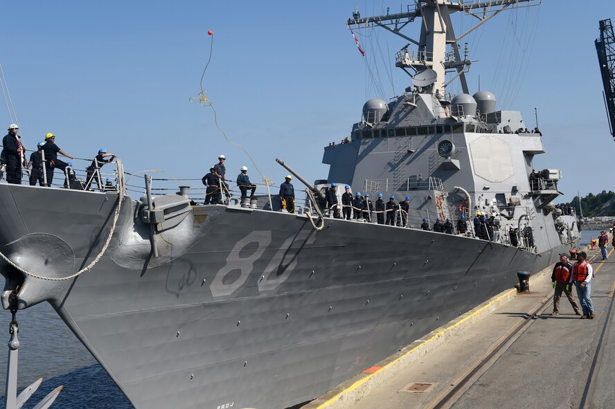 A crew member of the U.S. Navy's USS Shoup (DDG 86) throws a mooring line to a longshoreman at the Port of Anchorage, Alaska, June 24, 2015. The Shoup is one of three U.S. Navy destroyers participating in Exercise Northern Edge out of the Gulf of Alaska. Thousands of service members from all the branch services including active duty, Reserve and National Guard units participated. (U.S. Navy photo by Chief Mass Communication Specialist Larry Foos)