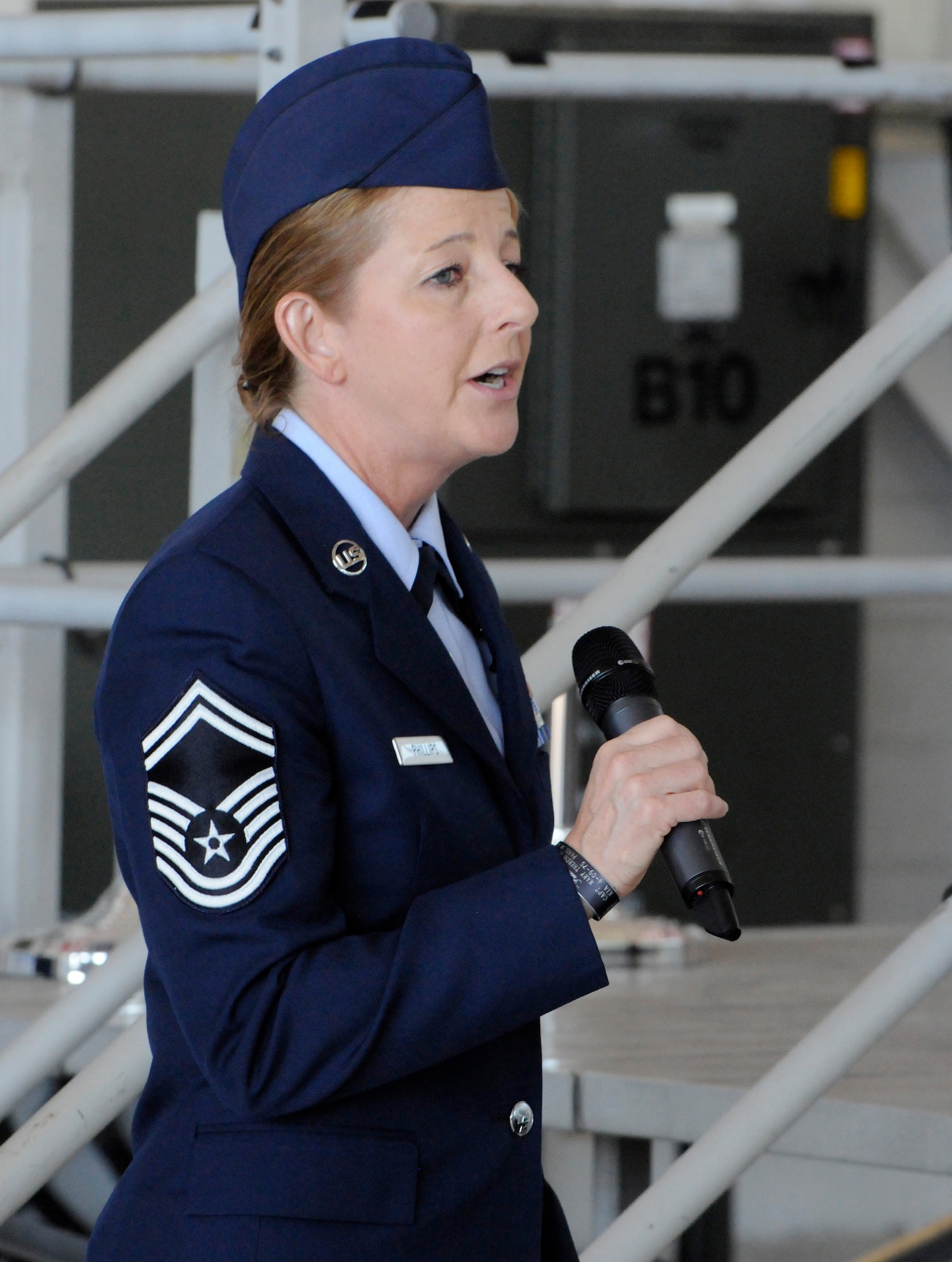 Oregon Air National Guard Senior Master Sgt. Denise Phillips, assigned to the 142nd Fighter Wing Mission Support Group, sings the National Anthem during the 142nd Fighter Wing mobilization ceremony, June 26, 2015, Portland Air National Guard Base, Ore. (U.S. Air National Guard photo by Tech. Sgt. John Hughel, 142nd Fighter Wing Public Affairs/Released)
