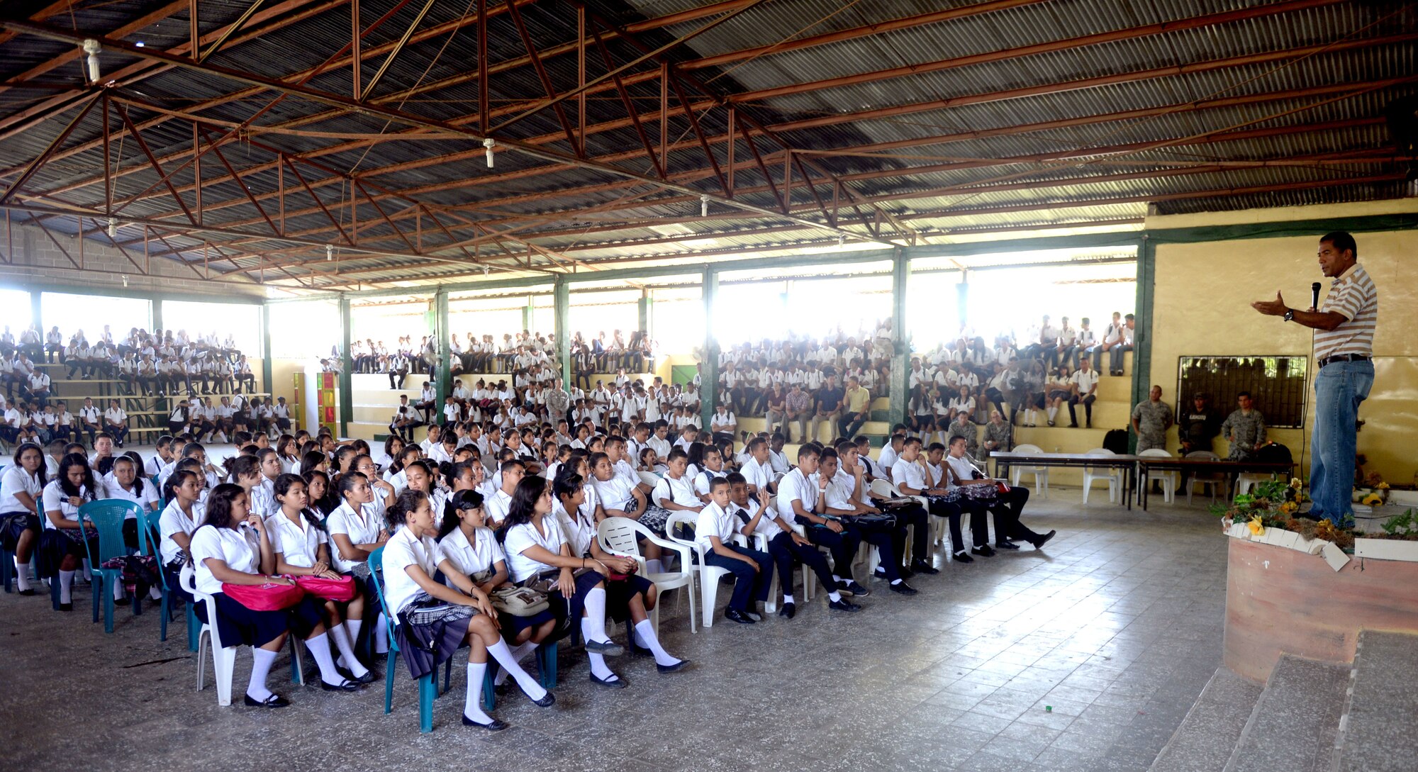 Dr. Miguel Coello, Medical Element medical officer, Joint Task Force Bravo, Soto Cano Air Force Base, Honduras, speaks to Froylan Turcios Industrial Technical Institute students about malaria, chikungunya and other prevalent mosquito transmitted diseases throughout Honduras at their school in Tocoa, Honduras, June 23, 2015. The class was organized by the Tocoa-based vector-borne disease surveillance team and is part of the NEW HORIZONS Honduras 2015 training exercise. NEW HORIZONS was launched in the 1980s and is an annual joint humanitarian assistance exercise that U.S. Southern Command conducts with a partner nation in Central America, South America or the Caribbean. The exercise improves joint training readiness of U.S. and partner nation civil engineers, medical professionals and support personnel through humanitarian assistance activities. (U.S. Air Force photo by Capt. David J. Murphy/Released)