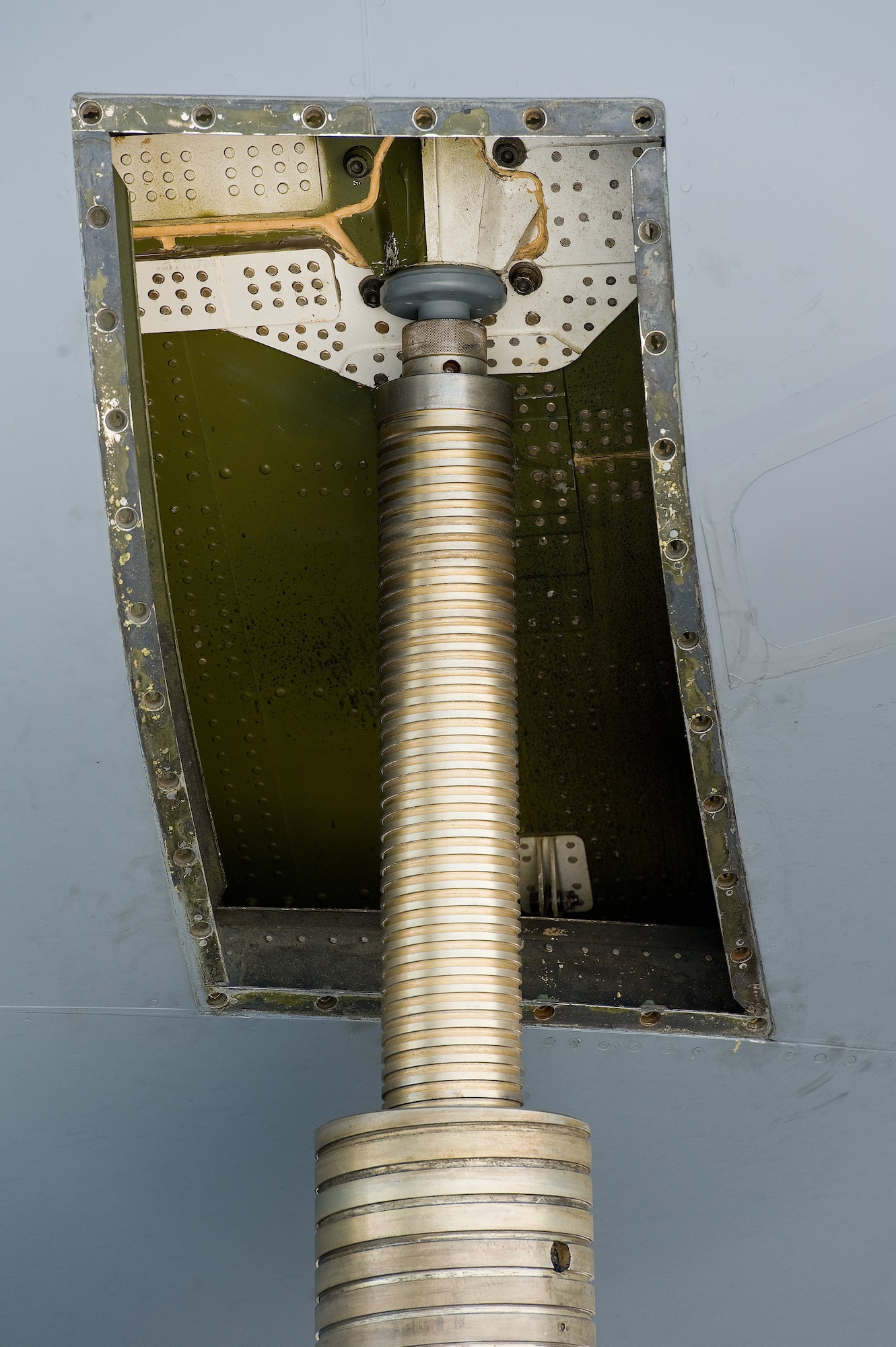 A 60-ton tripod aircraft jack is seated on the right side mid-fuselage jacking point of a C-5M Super Galaxy, June 25, 2015, on Dover Air Force Base, Del. Four 60-ton tripod aircraft jacks at the center and aft fuselage jacking points and two 30-ton tripod aircraft jacks at the forward fuselage jacking points are used to safely raise the aircraft off the ground for landing gear troubleshooting and operational checks by 436th Aircraft Maintenance Squadron and 436th Maintenance Squadron personnel. (U.S. Air Force photo/Roland Balik)