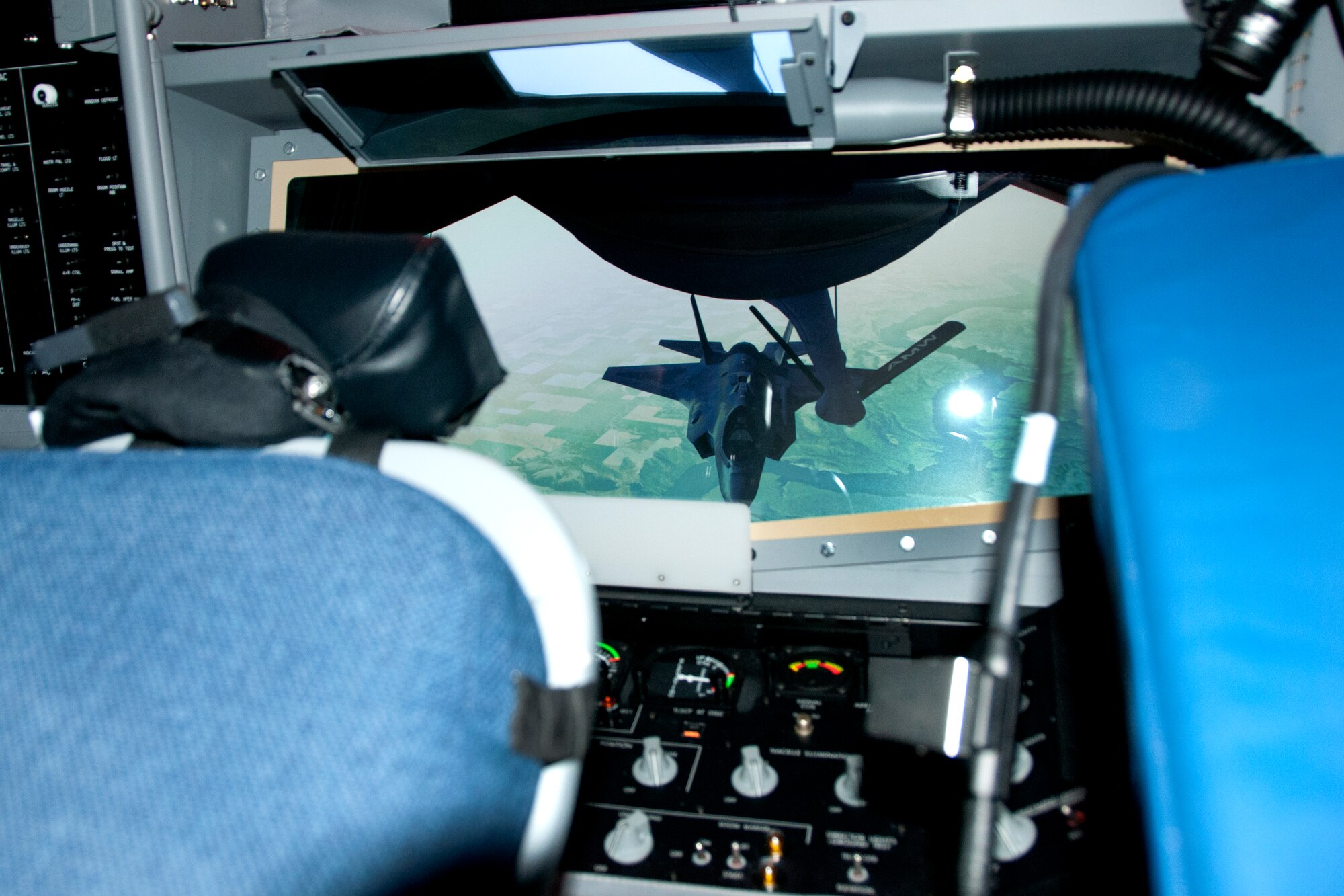 Boom operator simulation system. (U.S. Air National Guard photo by Tech. Sgt. Armando Vasquez/Released)