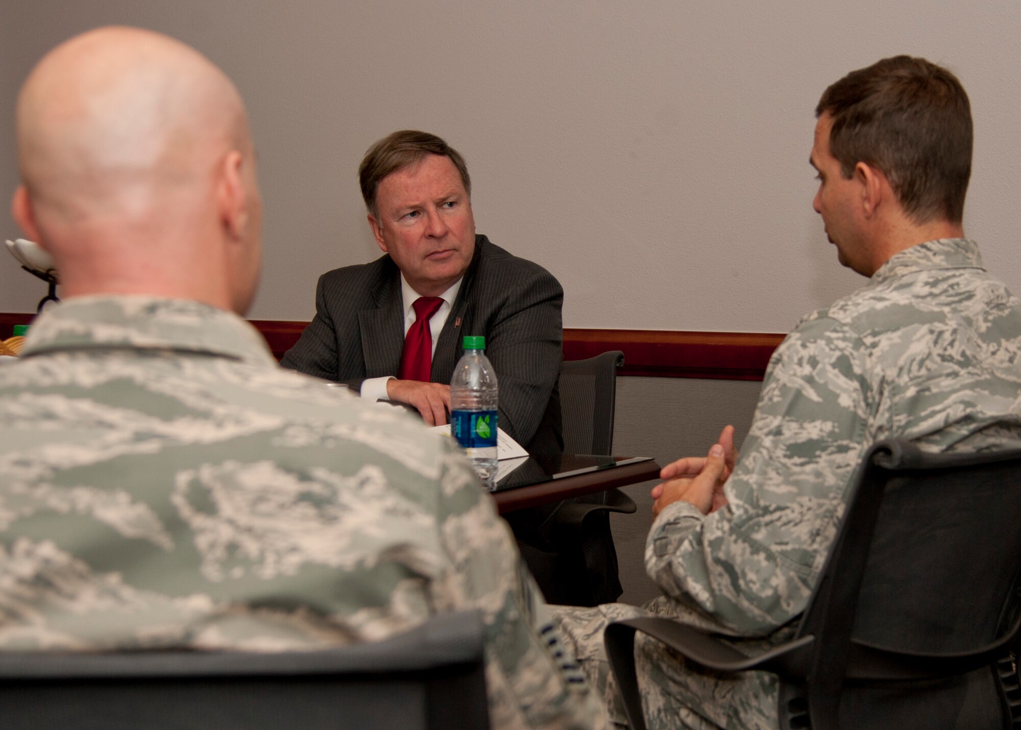 PETERSON AIR FORCE BASE, Colo. –U.S. Rep. Doug Lamborn receives a mission brief from Lt. Col. Roy Rockwell, 561st Network Operations Squadron commander, during a visit to the 561st NOS Feb. 20. The purpose of the visit was to introduce Lamborn to the Airmen of the 561st NOS and to brief him on the critical mission these men and women execute every day. (U.S. Air Force photo by Staff Sgt. J. Aaron Breeden)