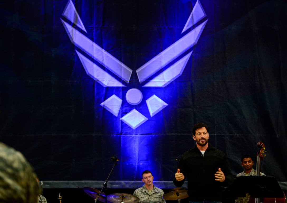 Harry Connick Jr., musician, actor and “American Idol” judge, answers questions from U.S. Air Force, Army and Navy Service member-musicians during a visit to Langley Air Force Base, Va., Feb. 23, 2015. The U.S. Air Force Heritage of America Band “Rhythm in Blue” jazz ensemble hosted Connick Jr. and his band as part of a good-will tour to share military music and culture. (U.S. Air Force photo by Senior Airman Kayla Newman/Released)