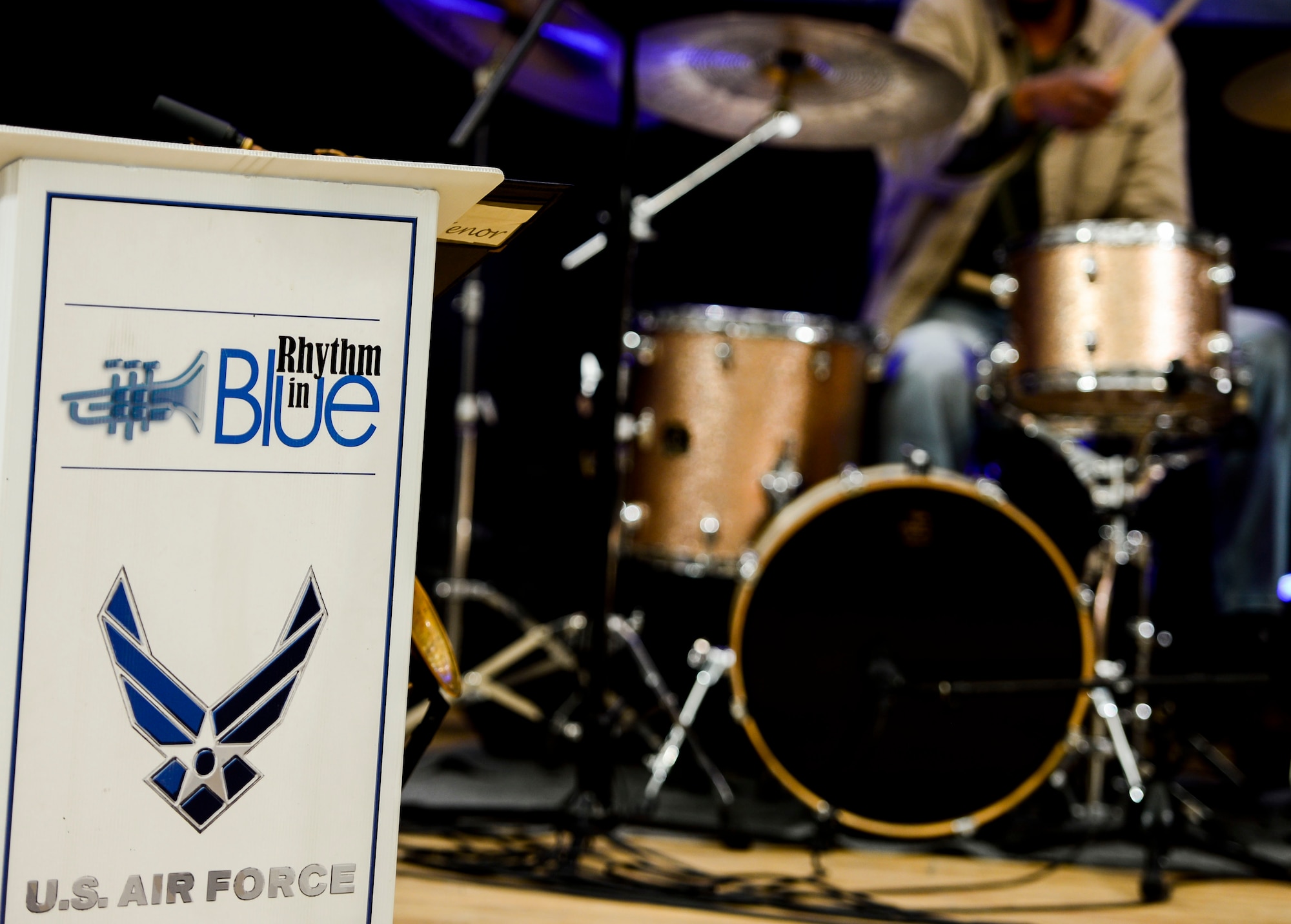 The U.S. Air Force Heritage of America “Rhythm in Blue” jazz ensemble hosted Harry Connick Jr. and his band at Langley Air Force Base, Va., Feb. 23, 2015. Connick Jr., an “American Idol” judge, listened to the ensemble’s performance, performed with his band and then answered questions from U.S. Army, Navy and Air Force Service member-musicians in attendance. (U.S. Air Force photo by Senior Airman Kayla Newman/Released)