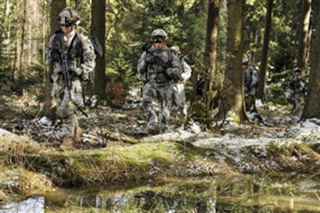 U.S. soldiers conduct senior leaders urban assault training in Grafenwoehr, Germany, March 5, 2015. The soldiers are assigned to 709th Military Police Battalion.

