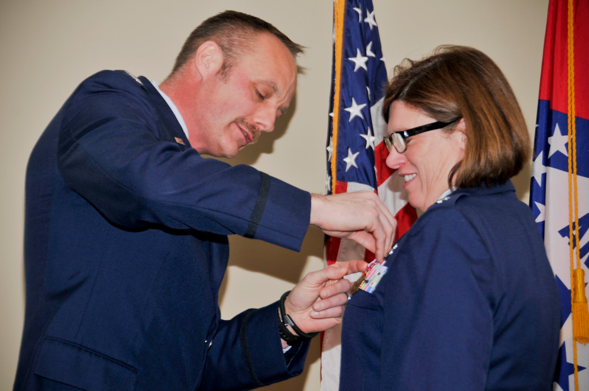 Col. Robert I. Kinney, 188th Intelligence, Surveillance and Reconnaissance Group commander, pins a Meritorious Service Medal on Lt. Col. Tina L. Lipscomb, former 123rd Intelligence Squadron commander, during a change of command ceremony held March 8 at Ebbing Air National Guard Base, Fort Smith, Ark. (U.S. Air National Guard photo by Staff Sgt. John Suleski/released)
