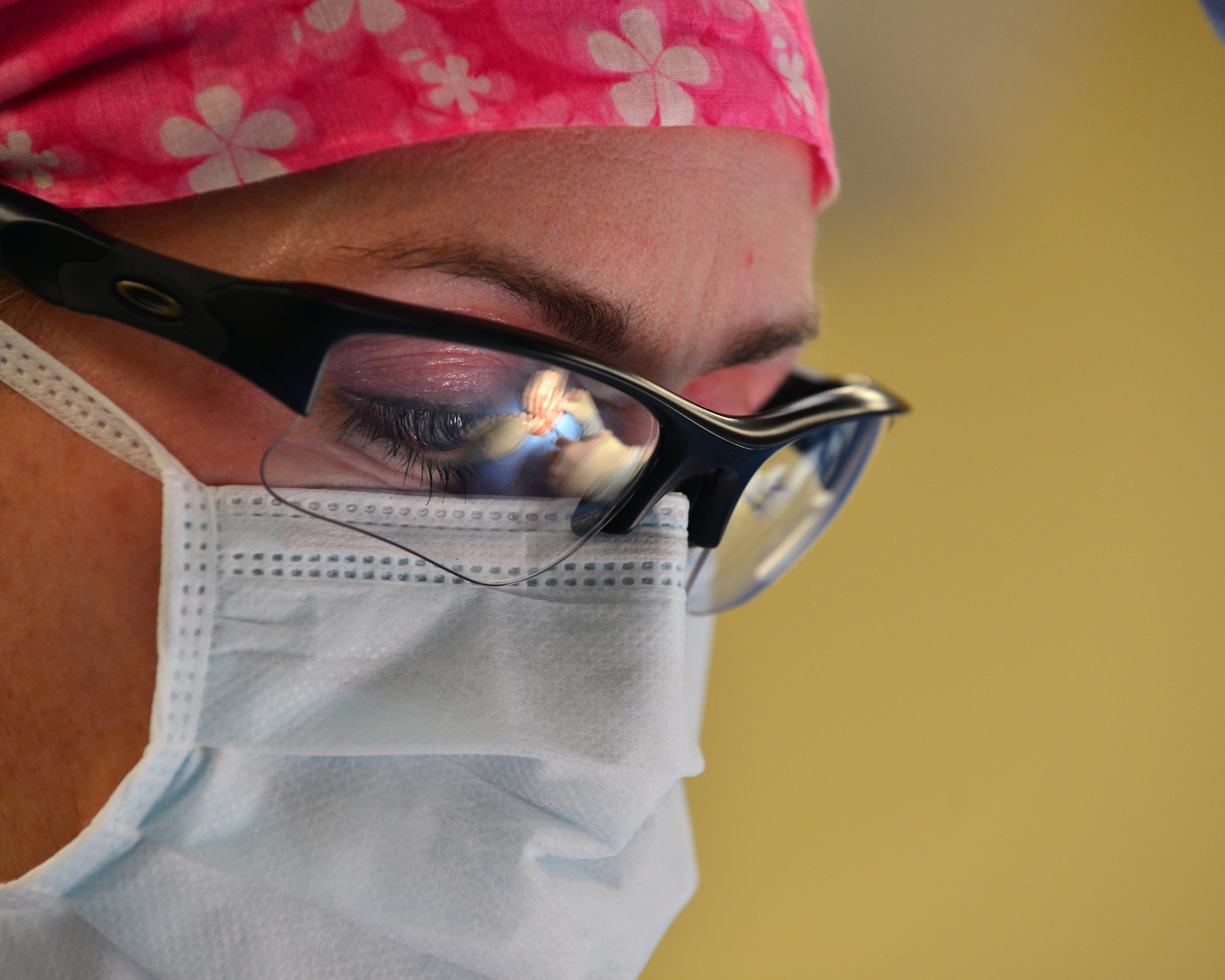 Maj. Alicia Capps assists with a minor surgery March 4, 2015, at Aviano Air Base, Italy. The surgical team performs a variety of different routine surgeries, such as cesarean-sections, vasectomies, gall bladder removal, benign mass removal, orthopedics and biopsies for cancer. Capps is a 31st Surgical Operations Squadron physician’s assistant (U.S. Air Force photo/Airman 1st Class Ryan Conroy)