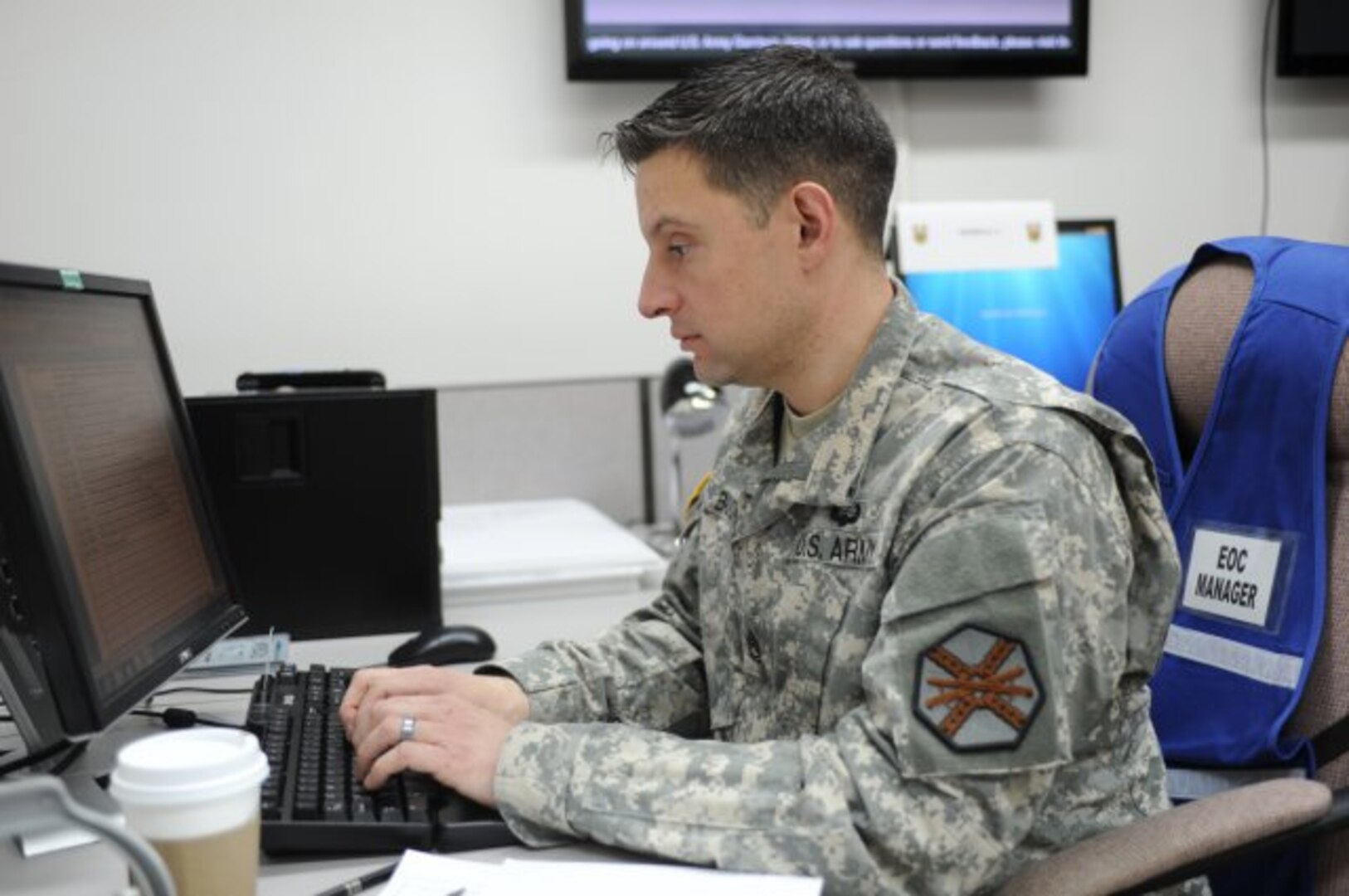 Sgt. 1st Class Daniel Boudreau, operation sergeant, assigned to U.S. Army Garrison Japan, updates information on his computer in the Emergency Operations Center during the 4th annual earthquake functional exercise conducted March 12 on the Camp Zama installation. (U.S. Army photos by Noriko Kudo)