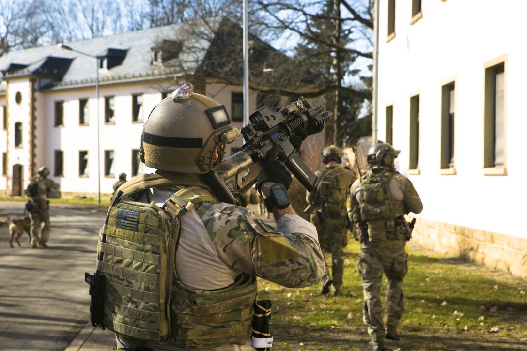 A U.S. Army Special Forces team assaults a building during a close quarters battle demonstration for Marines with Special-Purpose Marine Air-Ground Task Force Crisis Response-Africa in Baumholder, Germany, March 9, 2015. The ability to rapidly secure buildings allows Special Forces teams to complete a variety of missions ranging from hostage rescue to the suppression of enemy forces in an urban environment. (U.S. Marine Corps photo illustration by Sgt. Paul Peterson/Released)
