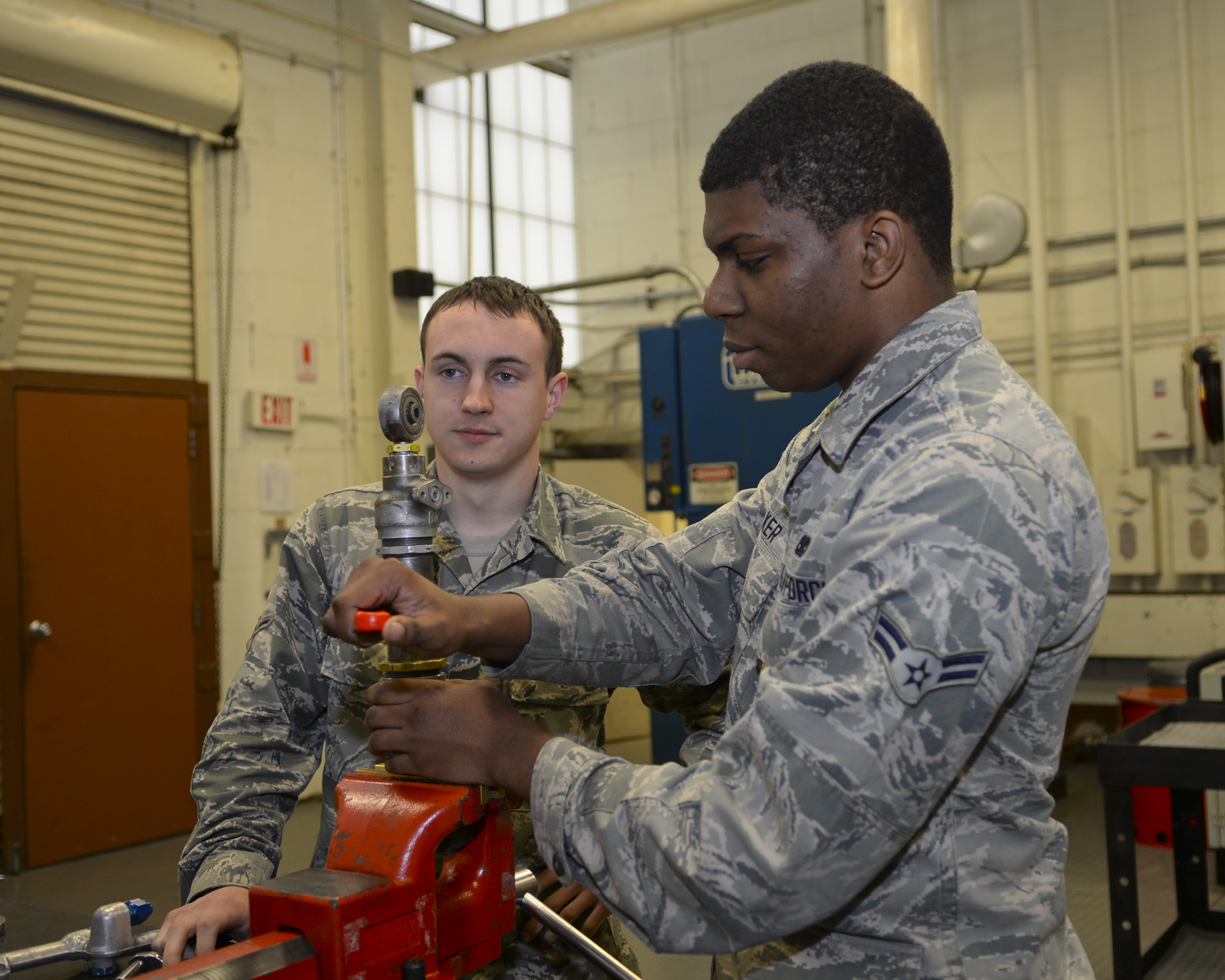 Hydraulics Airmen keep B52 parts moving > Barksdale Air Force Base