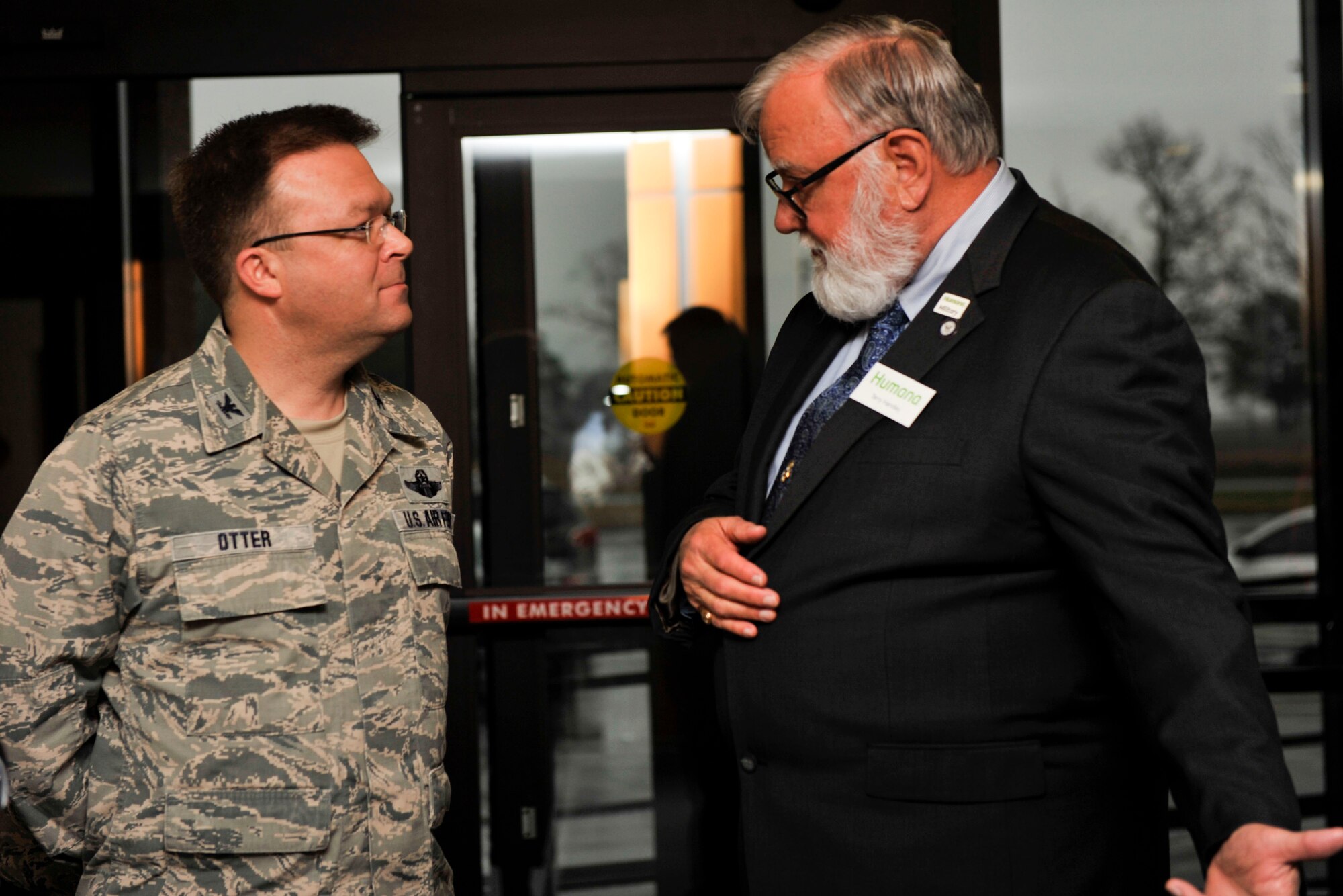 Col. William Otter, 19th Airlift Wing vice commander, and Terry Handley, the Humana North Region director, talk during the 19th Medical Group’s Medical Provider Collaboration Event March 12, 2015, at Little Rock Air Force Base, Ark. Otter expressed his appreciation for the community’s continued support of the 19th MDG’s mission. (U.S. Air Force photo by Senior Airman Regina Edwards)  