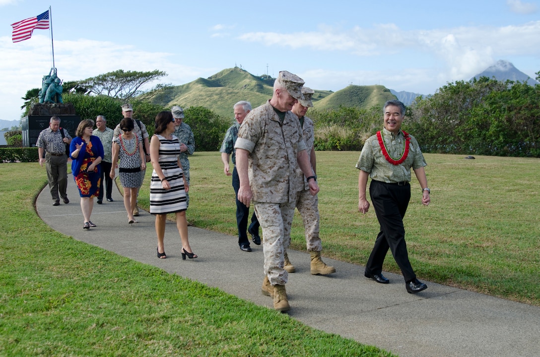 MARINE CORPS BASE HAWAII - Lt. Gen. John A. Toolan (front left), commanding general, U.S. Marine Corps Forces, Pacific, chats with Hawaii Gov. David Ige (front right) at the Pacific War Memorial, March 16, 2015. Ige and his spouse, Dawn, visited Marine Corps Base Hawaii for a tour. (U.S. Marine Corps photo by Kristen Wong/Released)