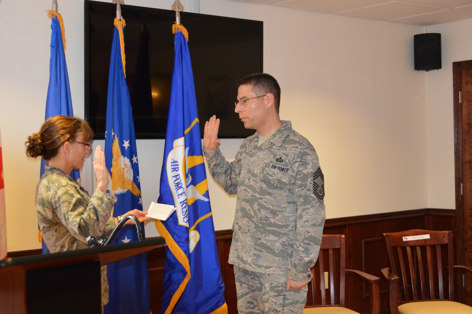 Col. Paige Kinney, A2 Director, administers the enlisted oath to newly-promoted Chief Master Sgt. George Saratsis, Air Forces Northern Intelligence (A2) Directorate Chief Enlisted Manager. With this promotion, Saratsis joins the one percent of the enlisted force who achieve this ultimate rank. (Air Force Photo by Mary McHale/Released)

