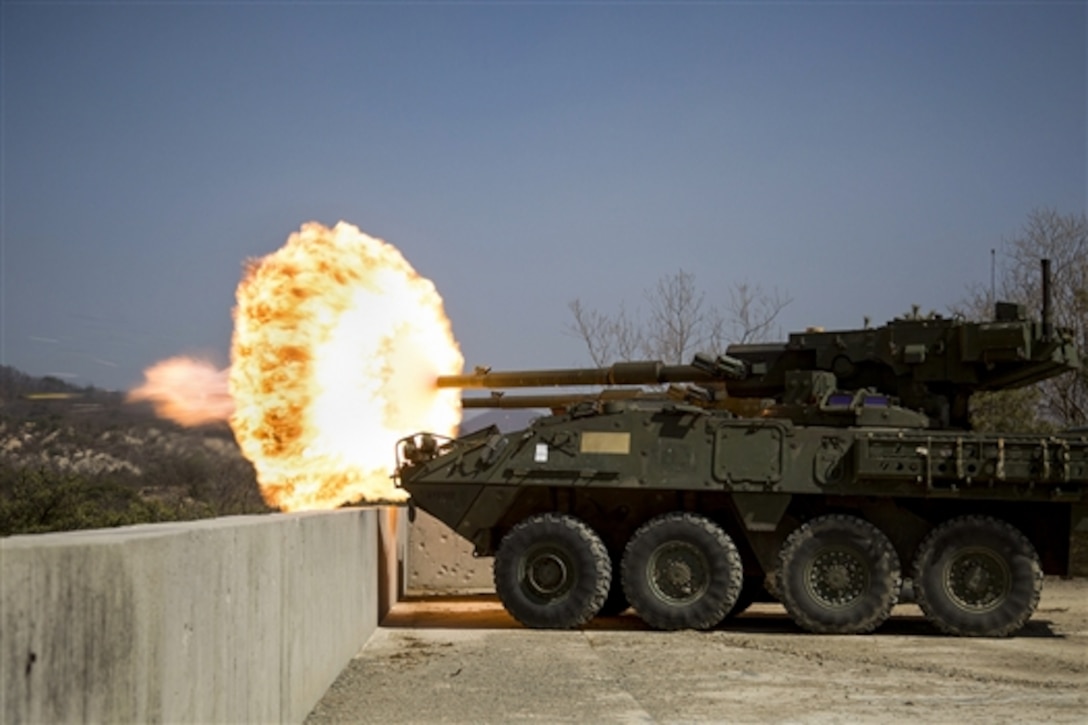 U.S. soldiers fire projectile 155-mm rounds during Foal Eagle 2015, a training exercise, on Rodriguez Live Fire Complex, South Korea, March 22, 2015. The soldiers are assigned to the 25th Infantry Division's 1st Battalion, 27th Infantry Regiment.