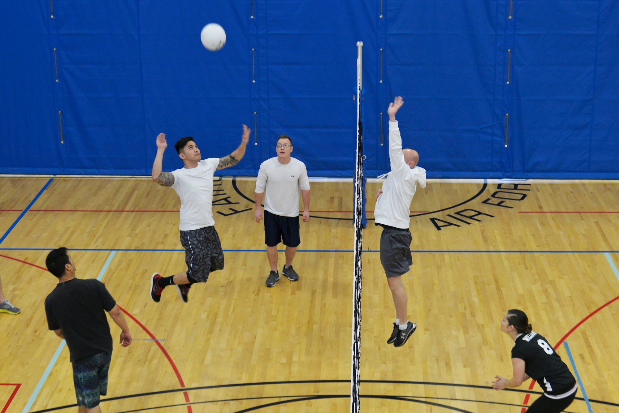 Members of Team Fairchild participate in a game of volleyball during the base’s Winter Sports Day, March 20, 2015, at Fairchild Air Force Base, Wash. There were more than 900 participants with 200 teams participating in 15 different sports including volleyball, dodgeball, ping pong, ultimate football, tug of war, boat race and many more. (U.S. Air Force photo/Senior Airman Janelle Patiño)