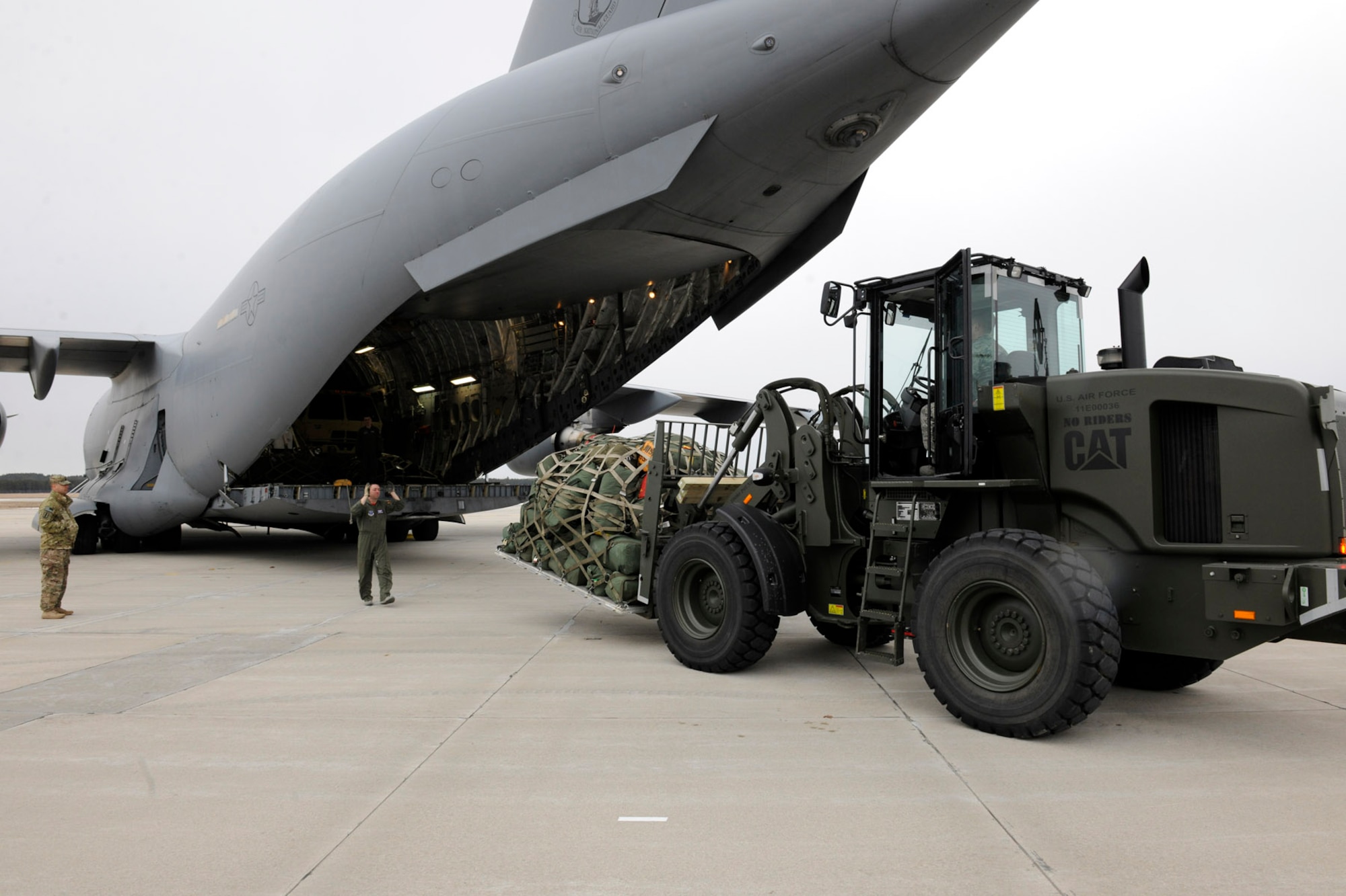 150319-Z-EZ686-496 – Soldiers, trucks, artillery pieces and other equipment from the 119th Field Artillery, Michigan Army National Guard, are loaded into a C-17 Globemaster III operated by the Mississippi Air National Guard at the Alpena Combat Readiness Training Center, Mich., March 19, 2015. The equipment was loaded by Airmen from the 127th Logistics Readiness Squadron of the Michigan Air National Guard, which provides aerial port services to military units across the state of Michigan. (U.S. Air National Guard photo by Master Sgt. David Kujawa) 