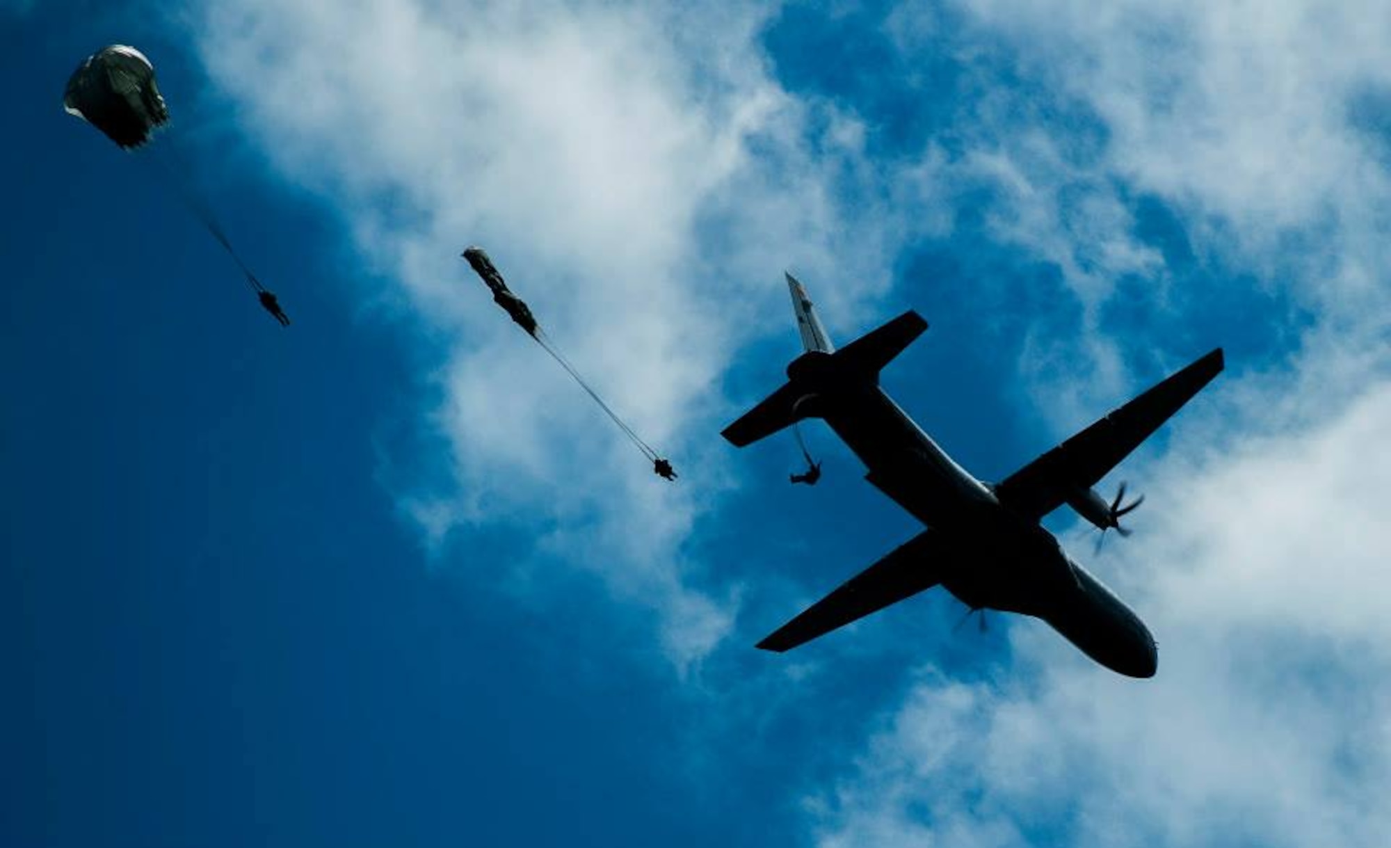 Five Colombia Air Force airmen parachute from a Colombian Air Force Casa 295 aircraft attempting to land as close to target during the first air drop with United States Air Force personnel aboard on March 3, 2015 at Marandua Air Force Base in Colombia, South America. (Photo by U.S. Air Force Tech. Sgt. Matthew Hannen)
