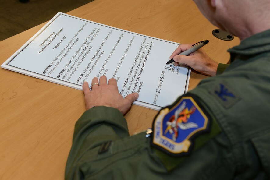 U.S. Air Force Col. Chad Franks, 23d Wing commander, signs the Volunteer Appreciation Proclamation March 27, 2015, at Moody Air Force Base, Ga. Franks proclaimed the week of April 5-11 as Moody’s Volunteer Appreciation Week. (U.S. Air Force photo by Airman 1st Class Kathleen D. Bryant/Released)