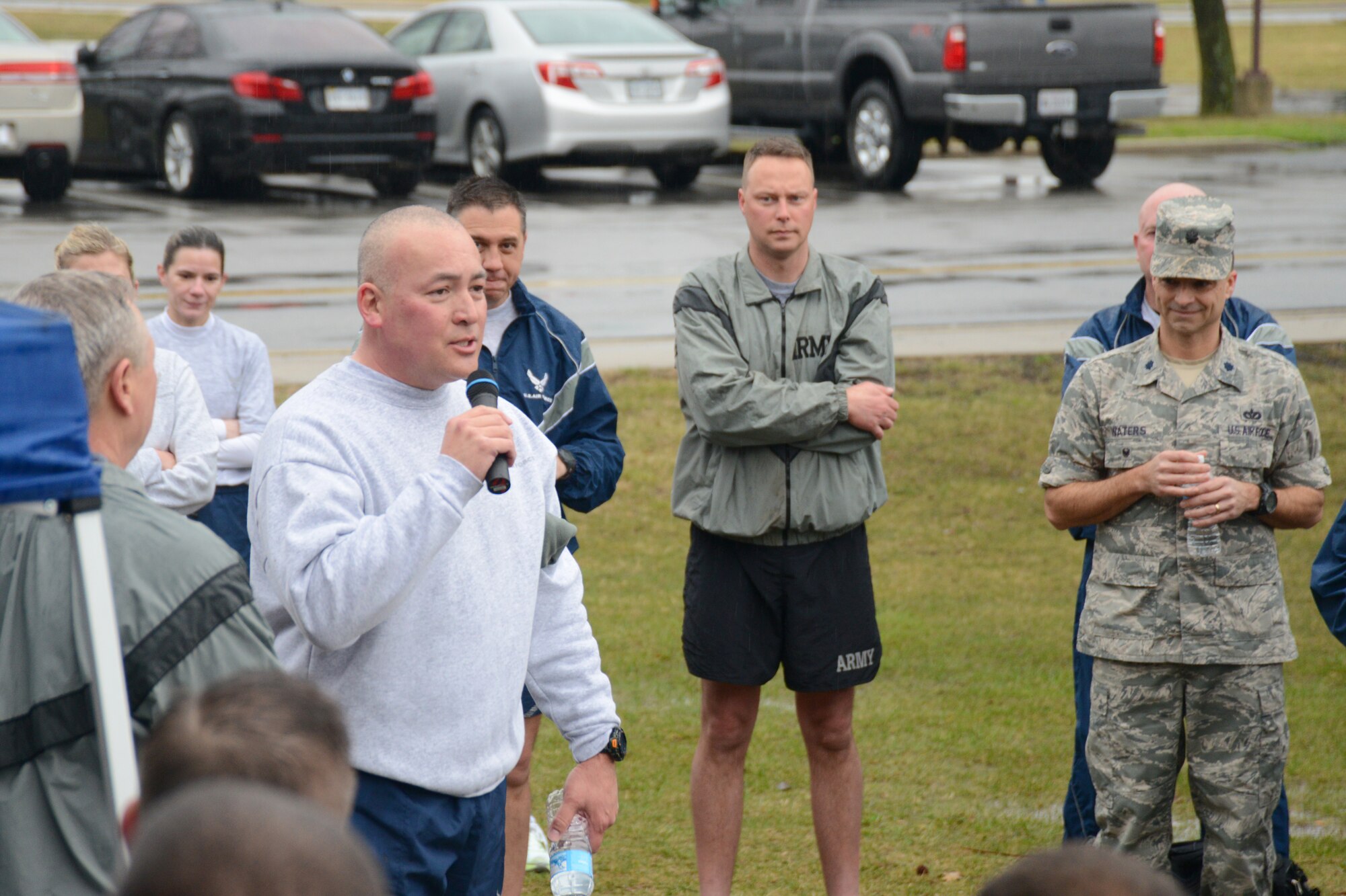Chief Master Sgt. Mitchell O. Brush, National Guard Bureau senior enlisted advisor, talks to Guard Airmen and Soldiers at the Air National Guard Readiness Center fun run held at Joint Base Andrews, Md., March 27, 2015. (U.S. Air National Guard photo by Senior Airman John E. Hillier/Released)