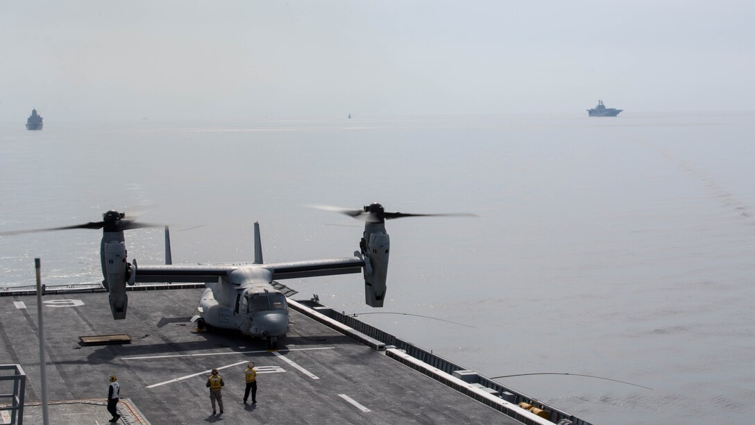A U.S. Marine Corps MV-22B Osprey lands on the flight deck of the Republic of Korea ship Dokdo (LPH 6111), at sea, March 26, 2015. This was the first time an Osprey has landed on a ROK amphibious assault ship. The aircraft is with Marine Medium Tiltrotor Squadron 262 (Reinforced), 31st Marine Expeditionary Unit. The Marines of the 31st MEU are embarked aboard the forward-deployed amphibious assault ship USS Bonhomme Richard (LHD 6) and are currently participating in Korean Marine Exchange Program 15 during the MEU’s annual Spring Patrol of the Asia-Pacific region. 