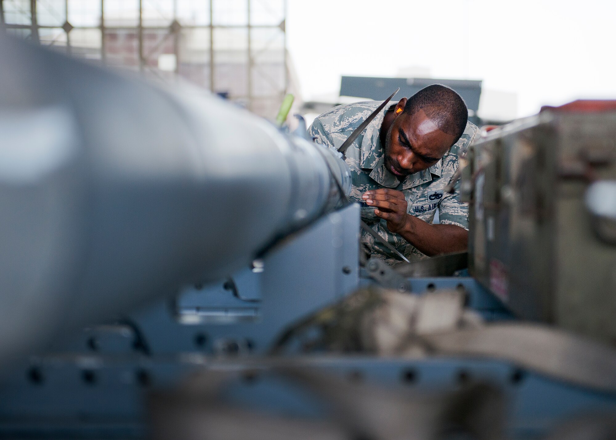 Staff Sgt. Roger Godwin, 96th Aircraft Maintenance Squadron, double checks the missile prior to loading it onto an F-16 Fighting Falcon during the squadron’s first quarter weapons load competition March 19 at Eglin Air Force Base, Fla.  The Red F-15 Eagle team battled the Blue F-16 crew for quickest and most accurate load of a bomb and missile on their respective aircraft.  (U.S. Air Force photo/Samuel King Jr.)