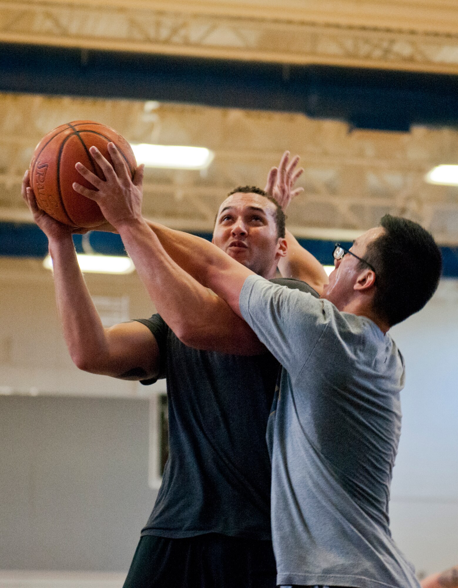 A competitor drives to the basket during a three-on-three tournament held March 20 at Eglin Air Force Base, Fla. A variety of teams battled it out in the double elimination contest. (U.S. Air Force photo/Samuel King Jr.)