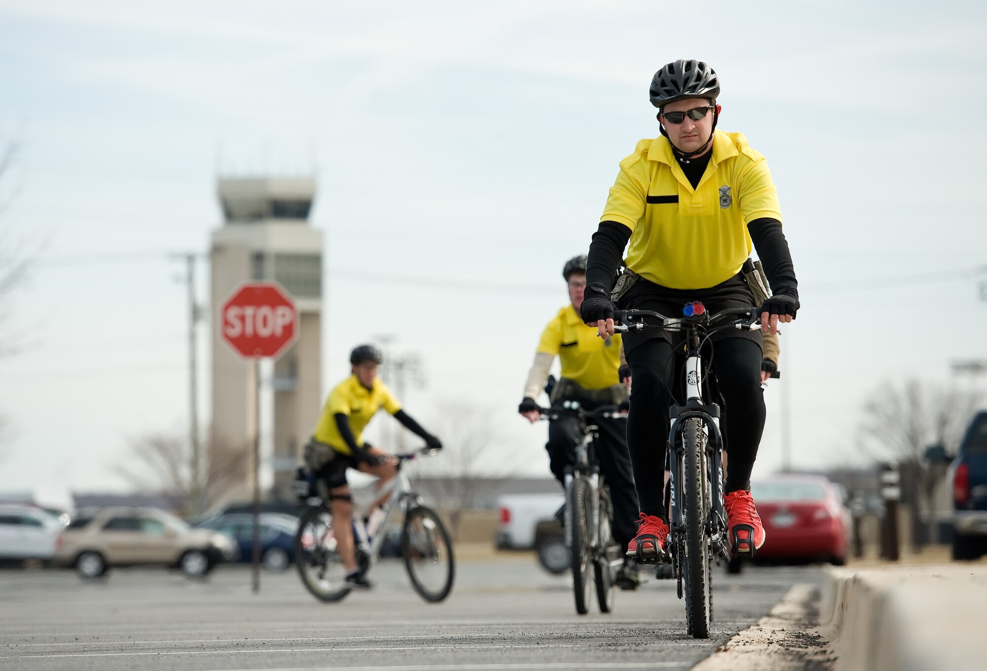Senior Airman Bernard Pecoraro, 436th Security Forces Squadron response force leader, right, lines his mountain bike up next to a sidewalk March 19, 2015, at Dover Air Force Base, Del. Pecoraro and other bike patrol members practiced riding techniques for properly ascending from and descending to street level from and to curbs; day and night riding; negotiating stairways; and bicycle mounting and dismounting techniques. (U.S. Air Force photo/Roland Balik)