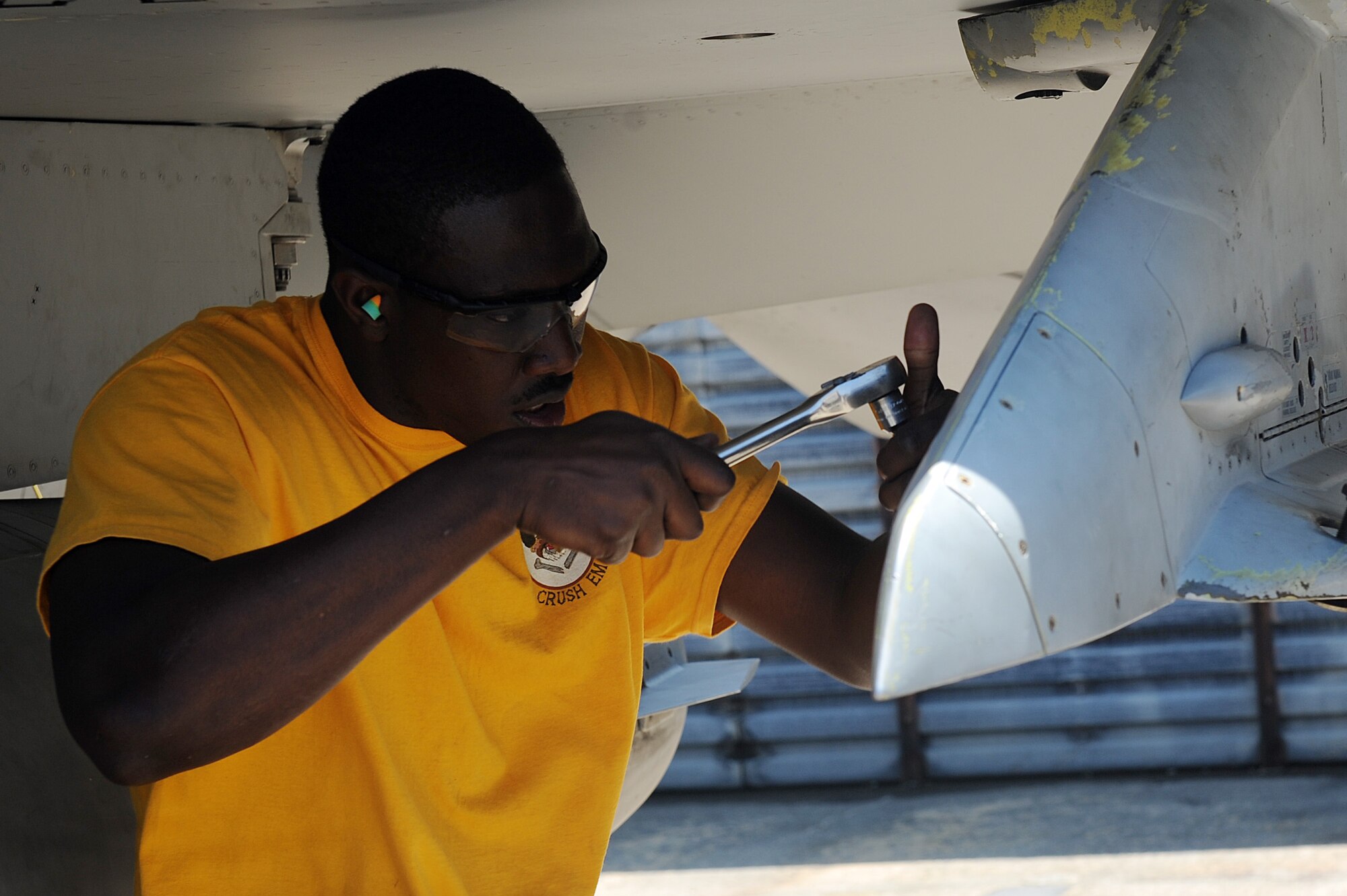 Senior Airman Yuri McMurray, 80th Aircraft Maintenance Unit load crew member, performs station prep to a wing weapons pylon on an F-16 Fighting Falcon during the 2015 peninsula-wide load competition at Kunsan Air Base, Republic of Korea, April 25, 2015. The competition  had six teams representing the 35th and 80th Aircraft Maintenance Units, the 120th Expeditionary AMU, ROKAF’s 38 Maintenance Squadron, and the 36th and 25th AMUs from Osan AB. (U.S. Air Force photo by Senior Airman Divine Cox/Released)