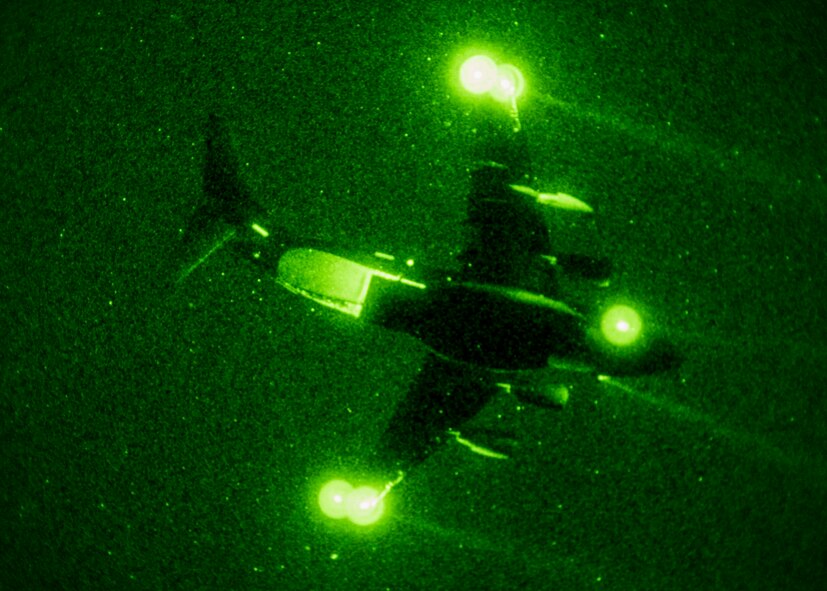 A U.S. Air Force C-17 Globemaster III exits both U.S. and British artillery paratroopers over a Fort Bragg drop zone in preparation for Combined Joint Operational Access Exercise 15-01. 2nd Battalion, 319th Airborne Field Artillery Regiment, 82nd Airborne
Division Artillery live fire their M119A3 Howitzer from the drop zone while the cannoneers from 7th Royal Horse Artillery, 3rd Parachute Regiment will fire their L118 cannons. (Capt. Joe Bush, 82nd Airborne DIVARTY/ Released)
