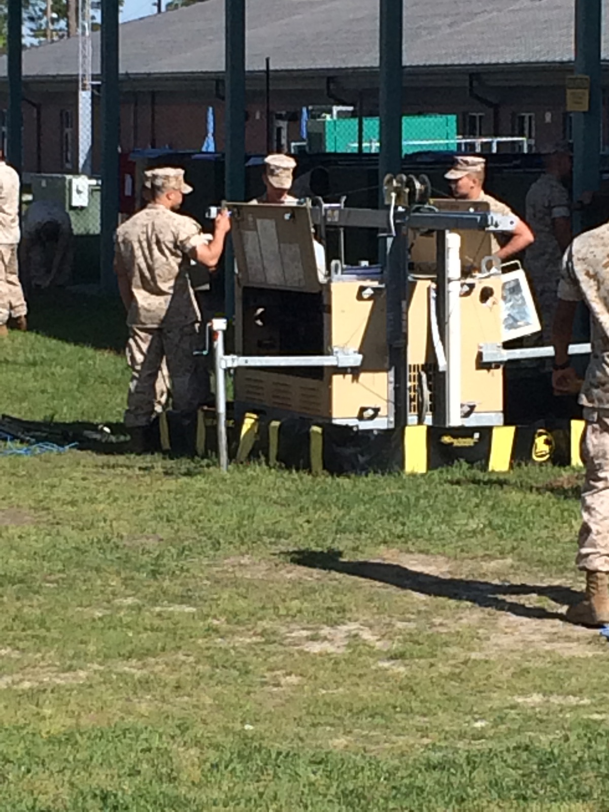 Marines from BE 5-15 learn about flood light sets through practical application.