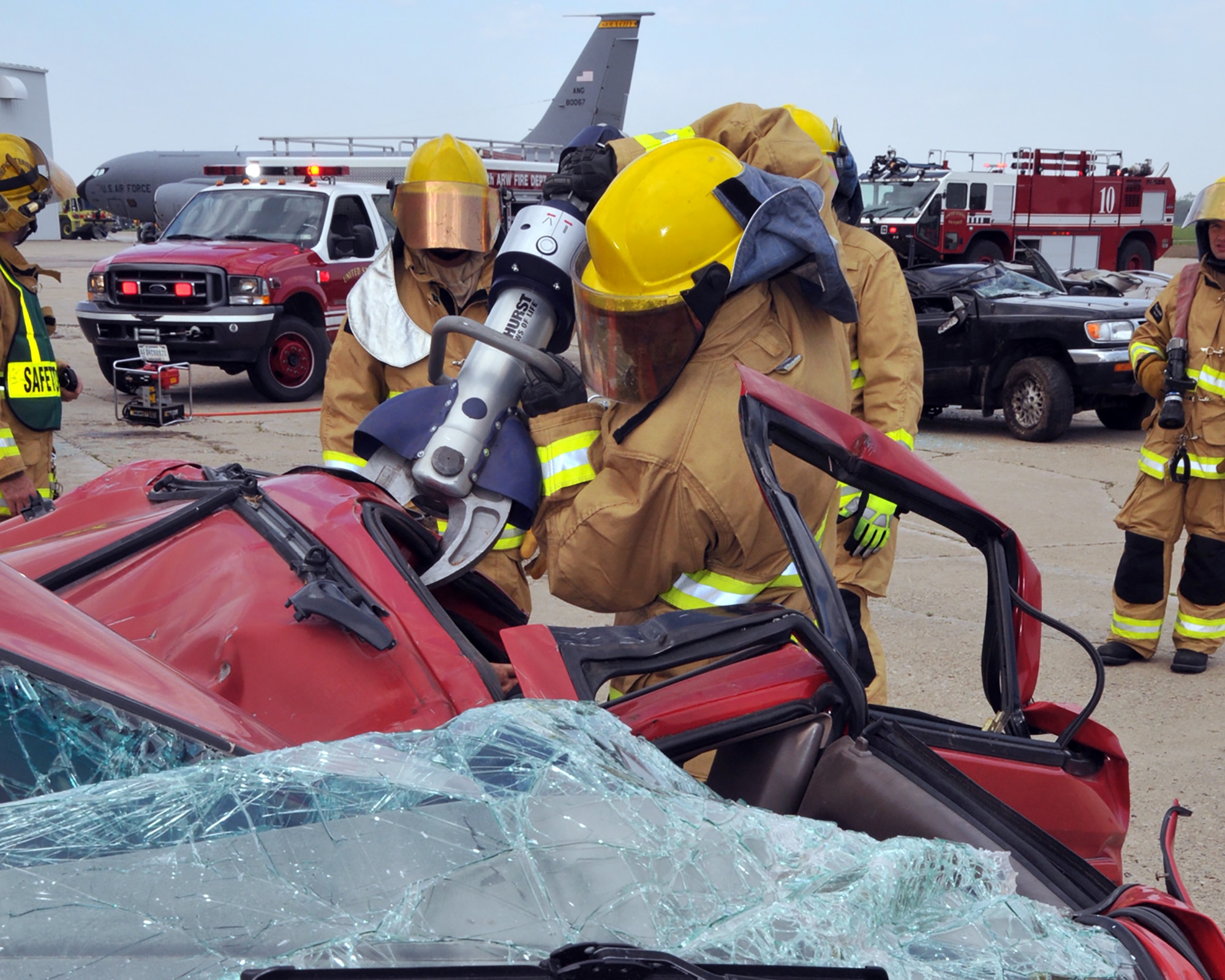 Members of the 185th Air Refueling Wing Fire Protection Services Flight, along with other local fire and rescue groups, practice using the tools and techniques to extract victims from vehicles during a mass casualty exercise at the Sioux Gateway Airport/Col. Bud Day Field in Sioux City, Iowa on Saturday May 2, 2015.  (U.S. Air National Guard photo by Tech. Sgt. Bill Wiseman/Released) 