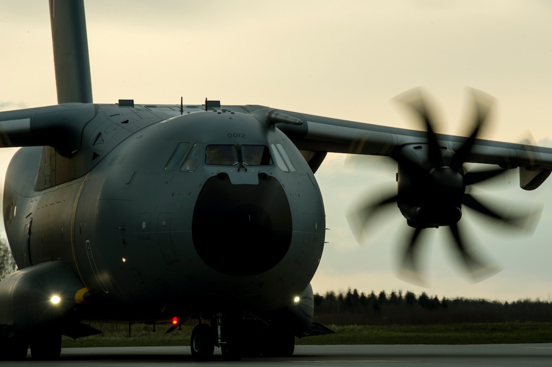 A French air force Airbus A400M carrying Airmen from the 354th Expeditionary Fighter Squadron and equipment taxis on the flightline April 30, 2015, at Ämari Air Base, Estonia. The U.S. and Estonian air forces will conduct training aimed to strengthen interoperability and demonstrate the countries' shared commitment to the security and stability of Europe. (U.S. Air Force photo by Senior Airman Rusty Frank/Released)