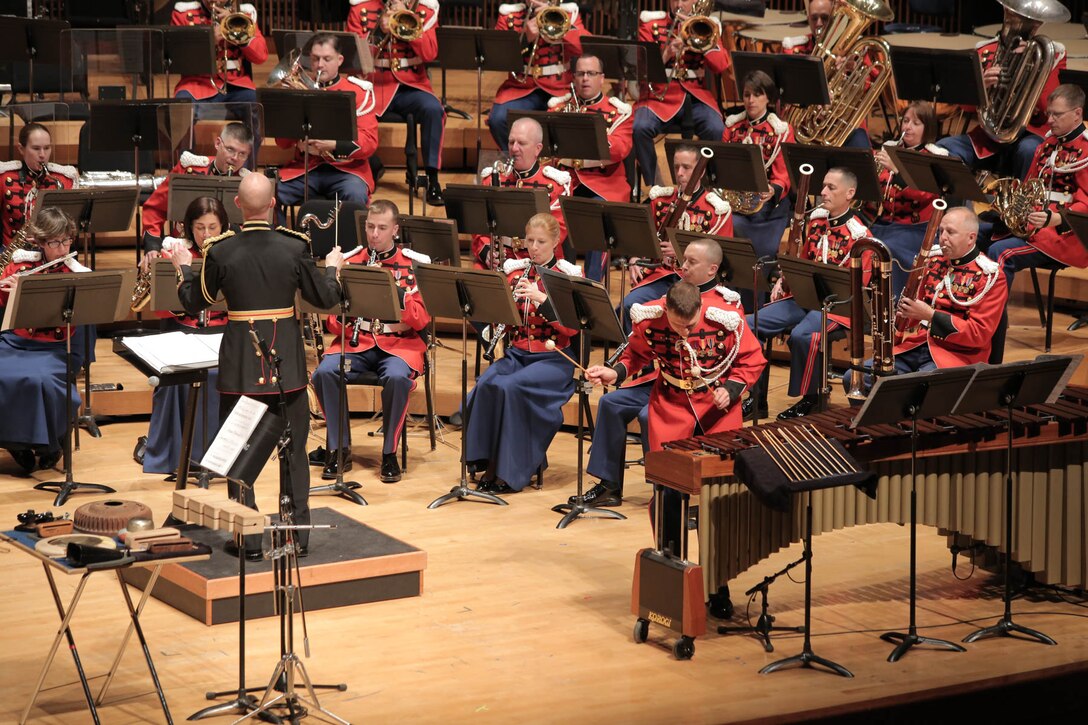 “The President’s Own” U.S. Marine Band returned to the University of Maryland’s Clarice Smith Performing Arts Center in College Park with a special program that Director Lt. Col. Jason K. Fettig built around the four classical elements: fire, water, earth, and air. Music is often the representation and inspiration of the world both around and within us and this concert explores the classical elements in classical music, from fire in Igor Stravinsky’s Fireworks to water in Leonard Bernstein’s Symphonic Suite from On the Waterfront, and earth with Darius Milhaud’s depiction of the genesis of the planet itself in La Création du monde. These elements are all tied together by the very wind that powers this grand acoustic ensemble called the concert band.
While the ancient Greeks first presented the concept of the four elements, the Eastern Asian cultures transformed the idea into a belief in the transmission of energy between elements, to include wood and metal. These elements are represented in grand fashion in Jennifer Higdon’s virtuosic Percussion Concerto.