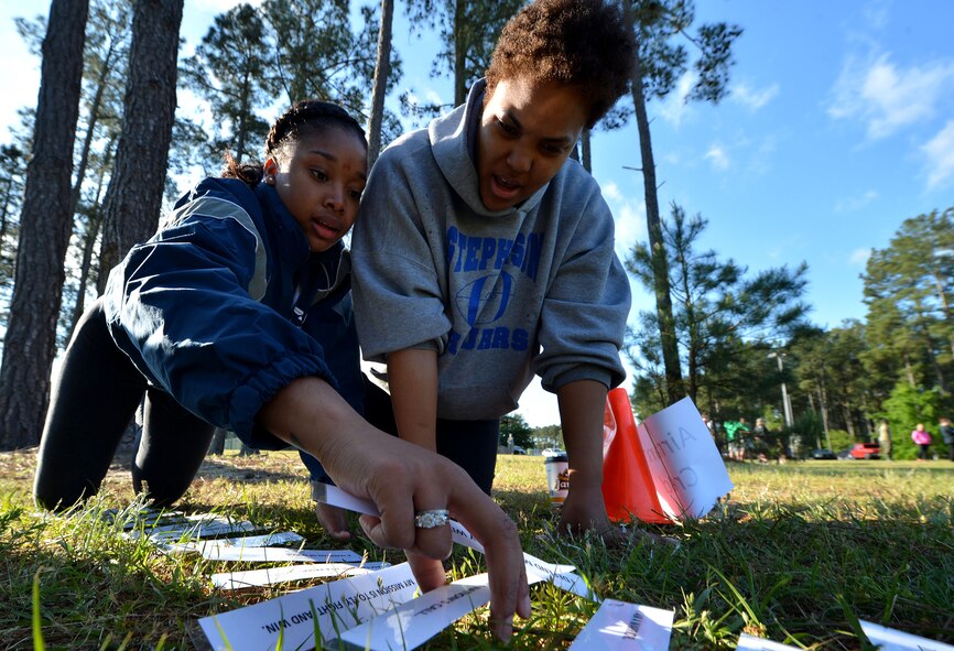 U.S. Air Force Airmen assigned to the 20th Medical Group work together on solving an Airman’s Creed puzzle during an emergency management technician rodeo at Shaw Air Force Base, S.C., May 1, 2015. The purpose of the event was to better combat readiness of the EMTs and to build comradery among them. (U.S. Air Force photo by Airman 1st Class Michael Cossaboom/Released)