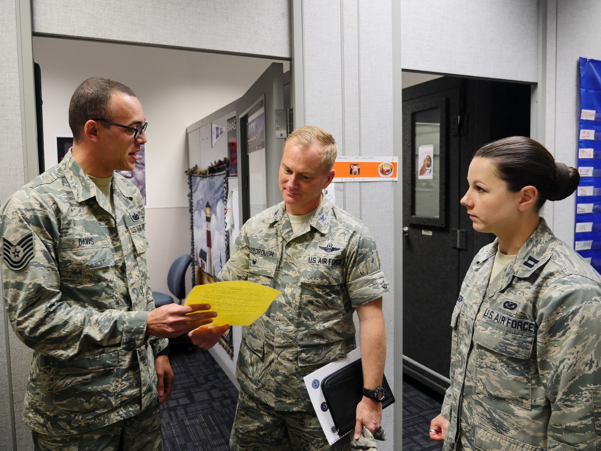 Tech. Sgt. Troy Davis, Defense Information School instructor, discusses the Broadcast Announcing and Writing Skills course with Col. Dennis Scarborough, 81st Training Wing vice commander, and Capt. Kathleen Atanasoff, Detachment 2, 336th Training Squadron commander, May 1, 2015, Fort Meade, Md. Scarborough visited DINFOS to learn about the different classes offered to Air Force students, interact with Det. 2 members and DINFOS students. (DoD photo by Joseph Coslett)