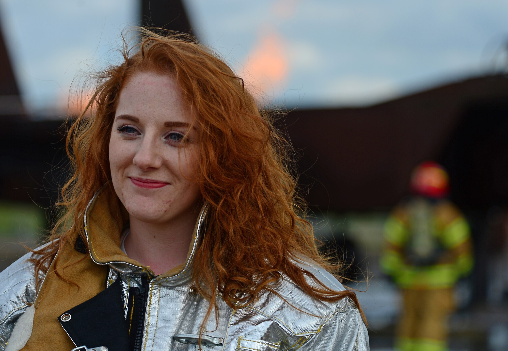 Rebecca Meade, spouse of a 48th CES firefigher, finishes extinguishing a fire with her husband during a spouses’ day at Royal Air Force Lakenheath, England, May 1, 2015. The event served as an opportunity for spouses and families to gain a better understanding of duties and responsibilities at the fire station. (U.S. Air Force photo by Senior Airman Erin O’Shea/Released) 