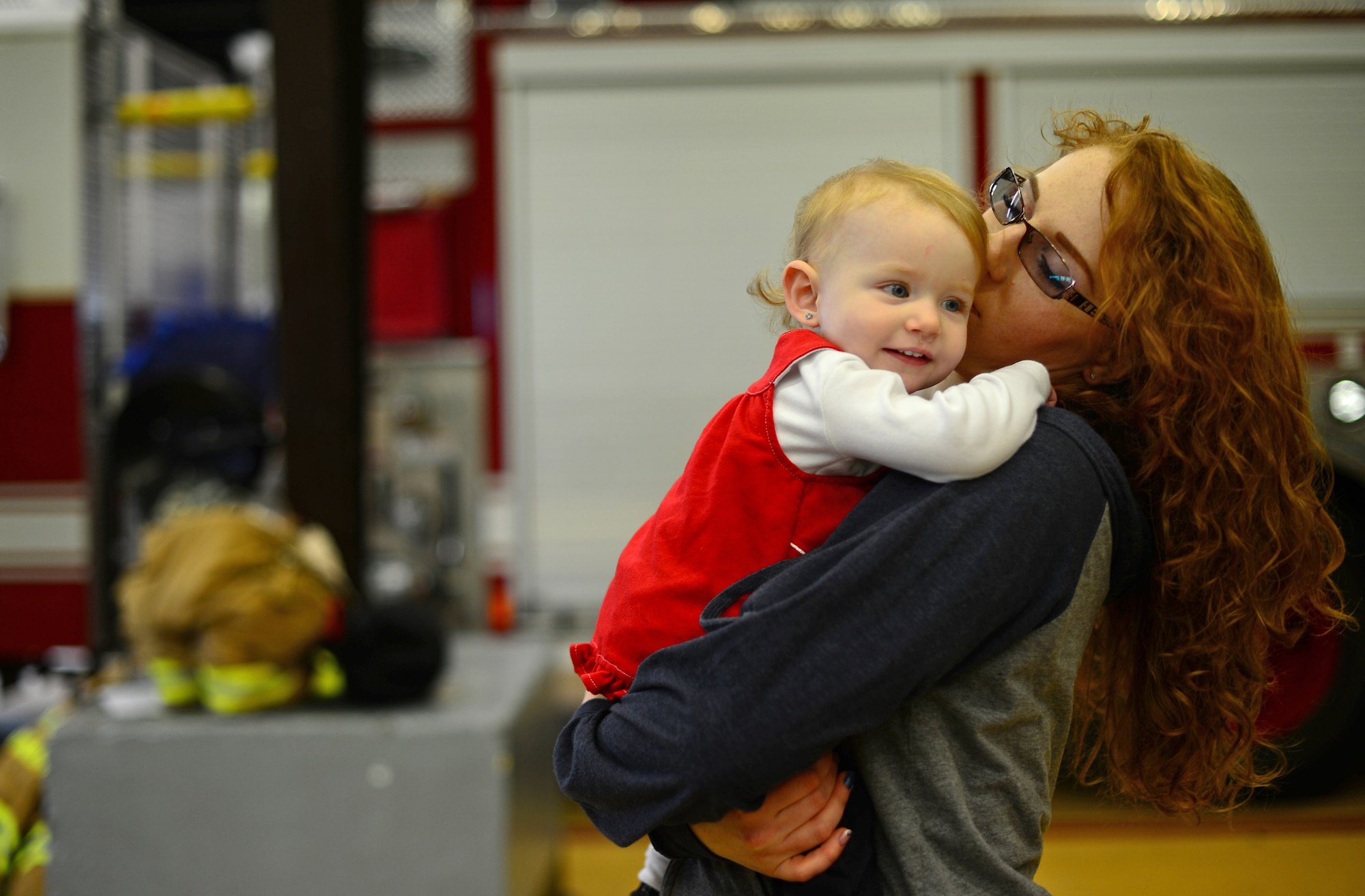 Rebecca Meade, spouse of a 48th Civil Engineer Squadron firefighter, spends time with her daughter during a spouses’ day event at Royal Air Force Lakenheath, England, May 1, 2015. The day included hands-on training scenarios and collaboration with other family members who attended the event. (U.S. Air Force photo by Senior Airman Erin O’Shea/Released) 