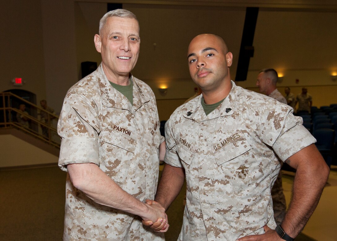 The Assistant Commandant of the U.S. Marine Corps, Gen. John M. Paxton, Jr., left, poses for a photo while visiting Marine Corps Forces Central Command at MacDill Air Force Base, Tampa, Fla., May 5, 2015. (U.S. Marine Corps photo by Cpl. Tia Dufour/Released)